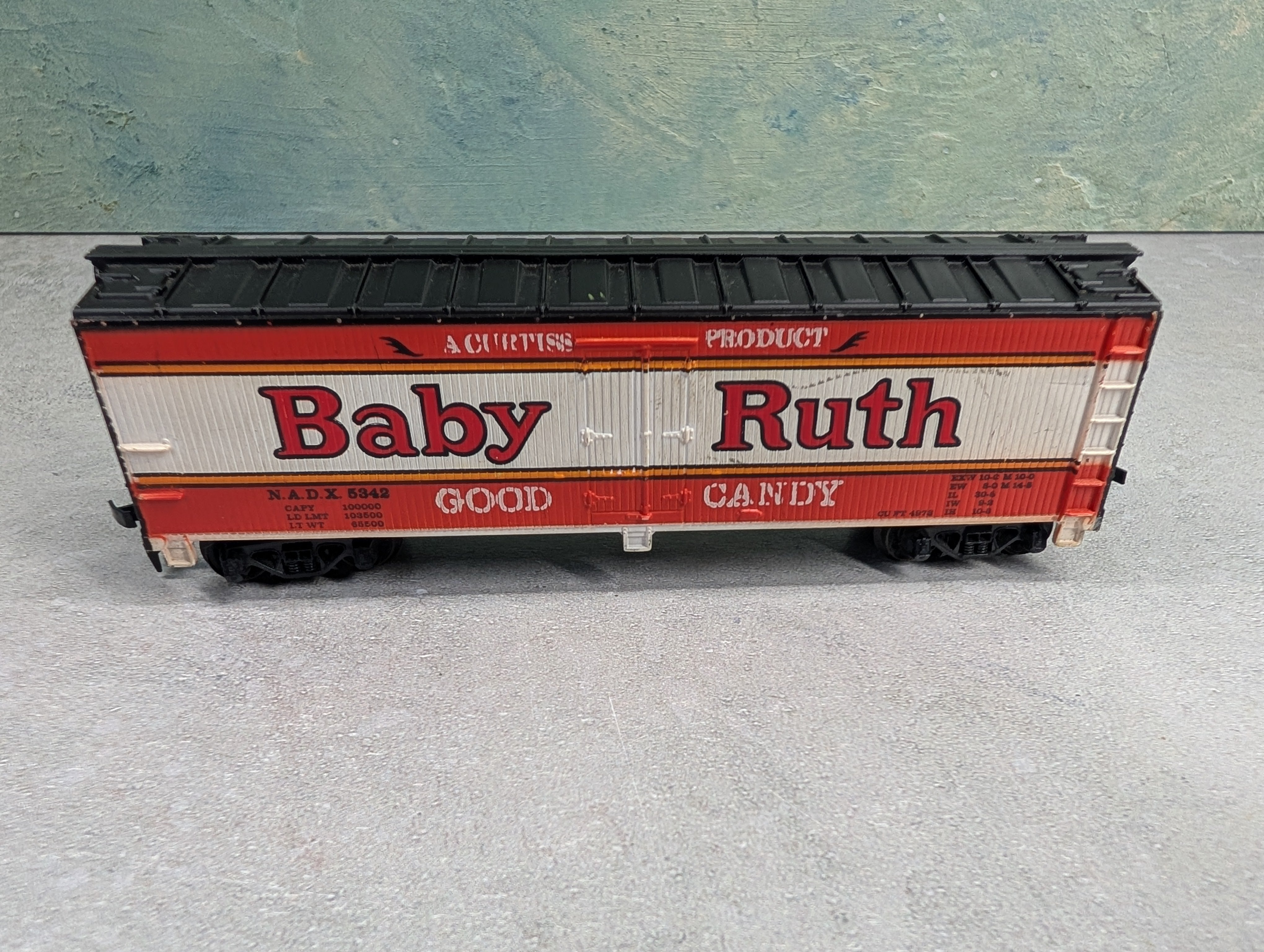 USED Tyco HO Scale 41' Wooden Box Car Baby Ruth NADX #5342