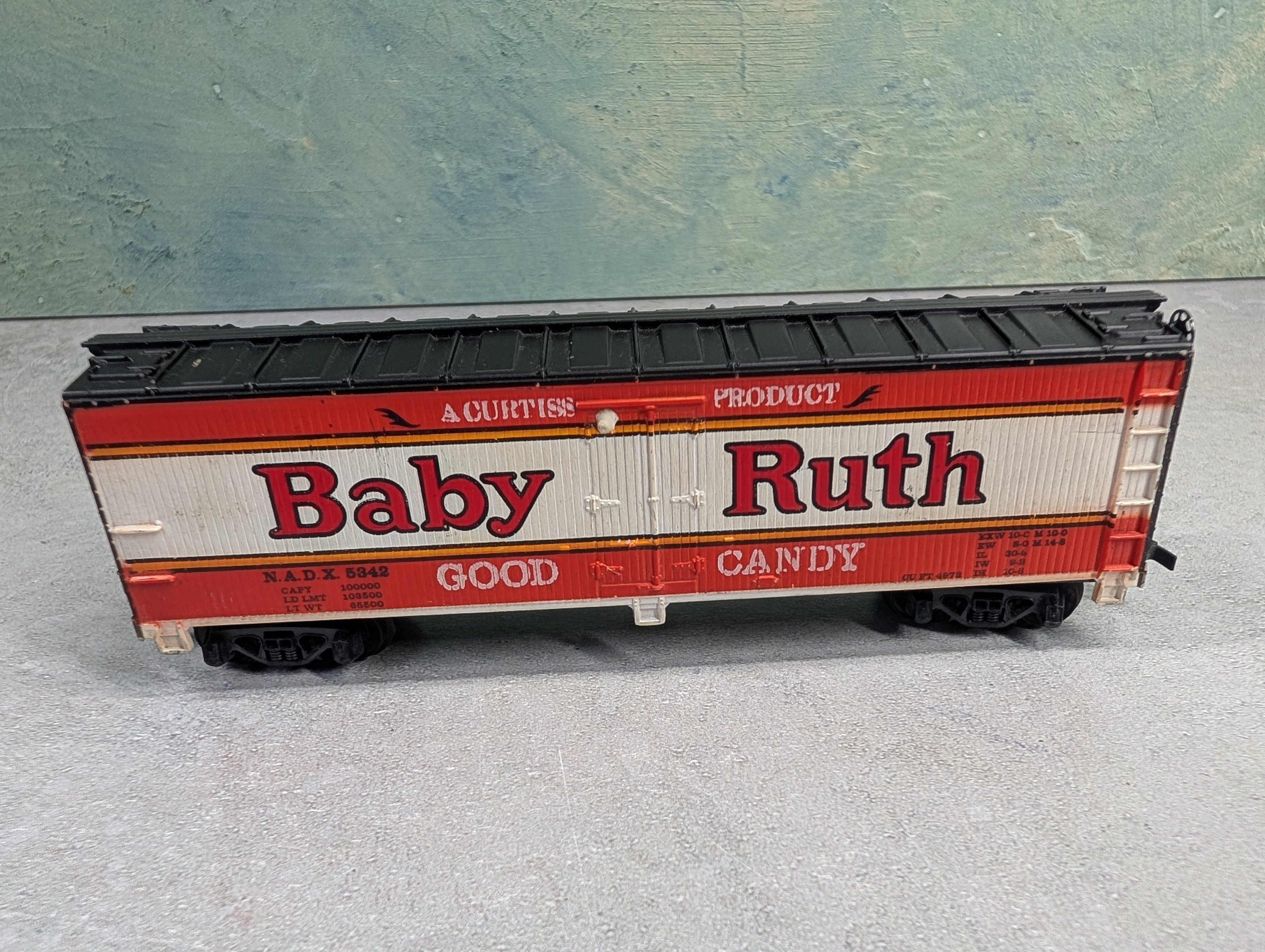 USED Tyco HO Scale 41' Wooden Box Car Baby Ruth NADX #5342