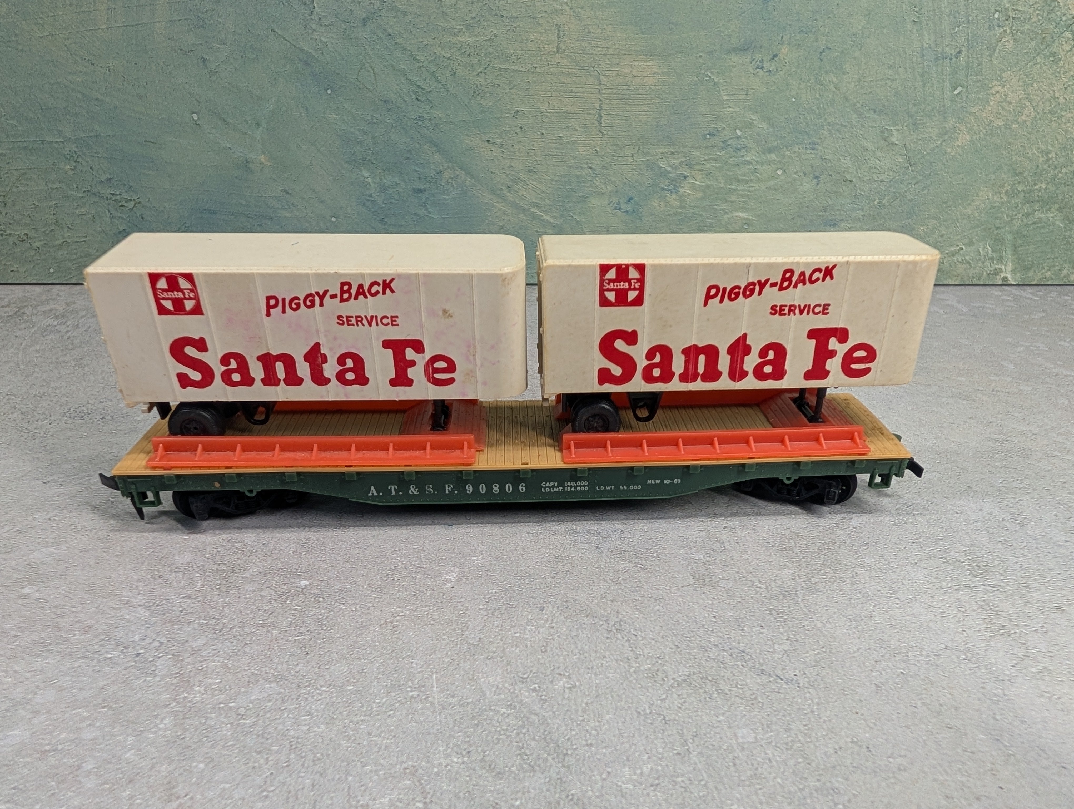USED Mantua HO Scale 50' Flat Car Santa Fe ATSF #90806 w/ 2 Trailers