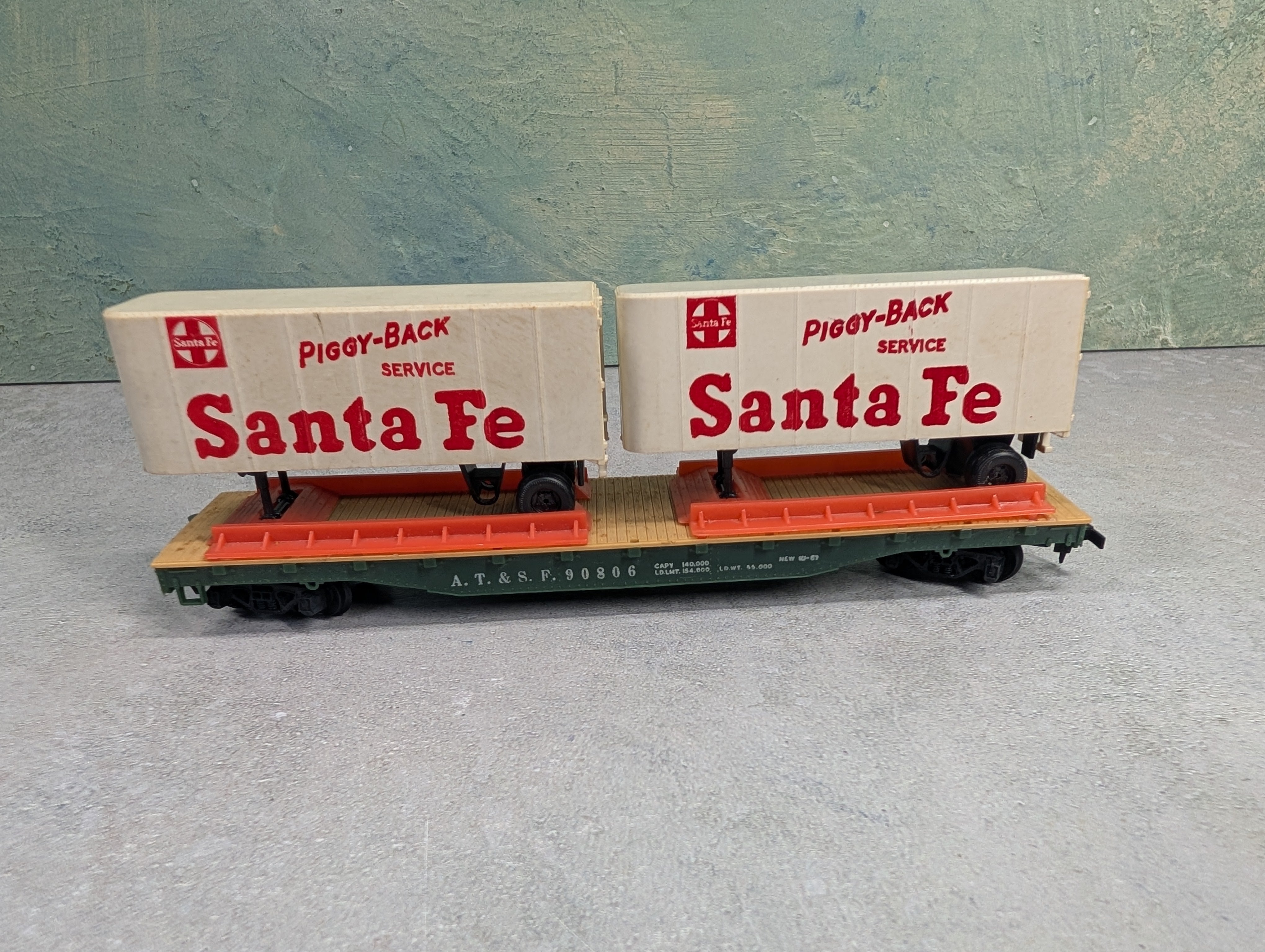 USED Mantua HO Scale 50' Flat Car Santa Fe ATSF #90806 w/ 2 Trailers
