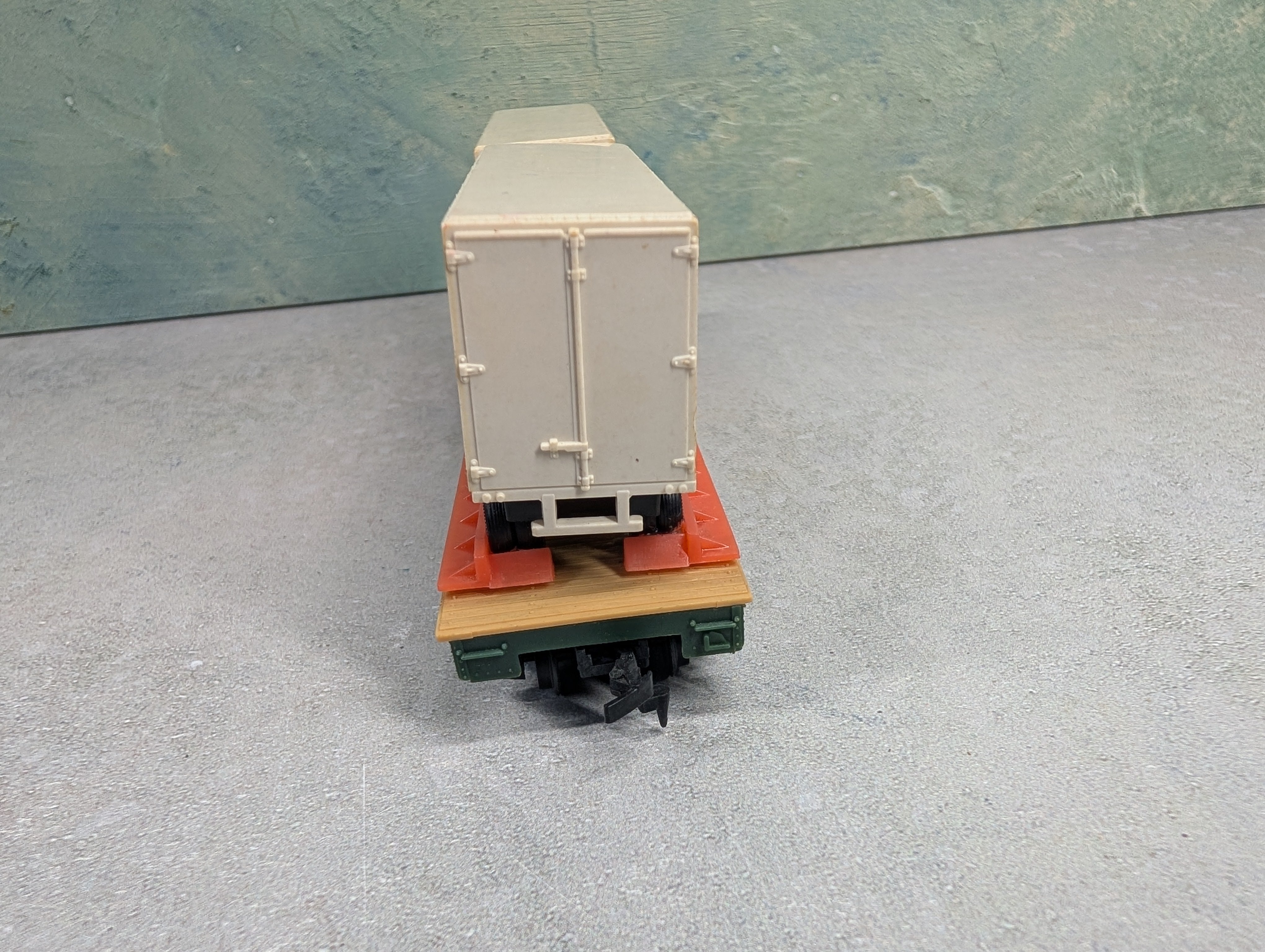 USED Mantua HO Scale 50' Flat Car Santa Fe ATSF #90806 w/ 2 Trailers