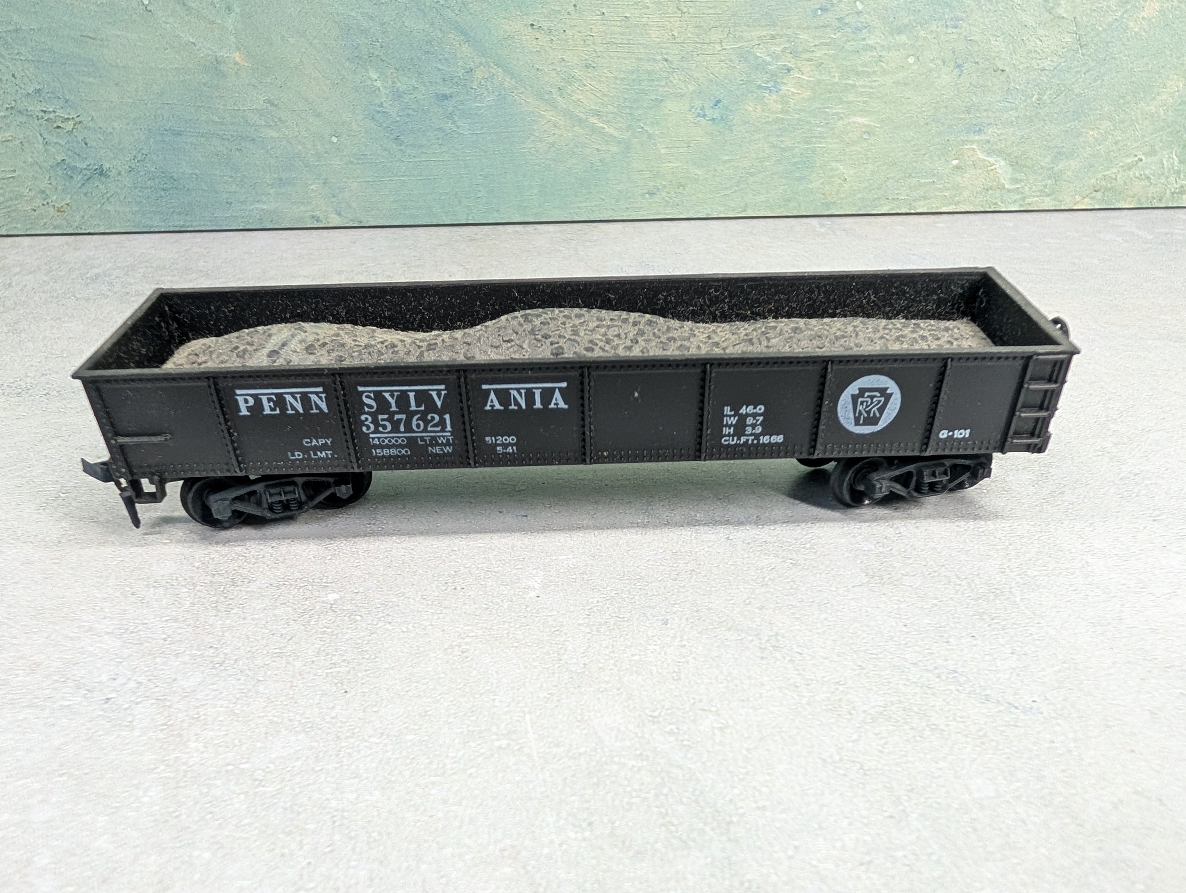 USED Model Power HO Scale 40' Gondola Pennsylvania #357621 Black w/ Load