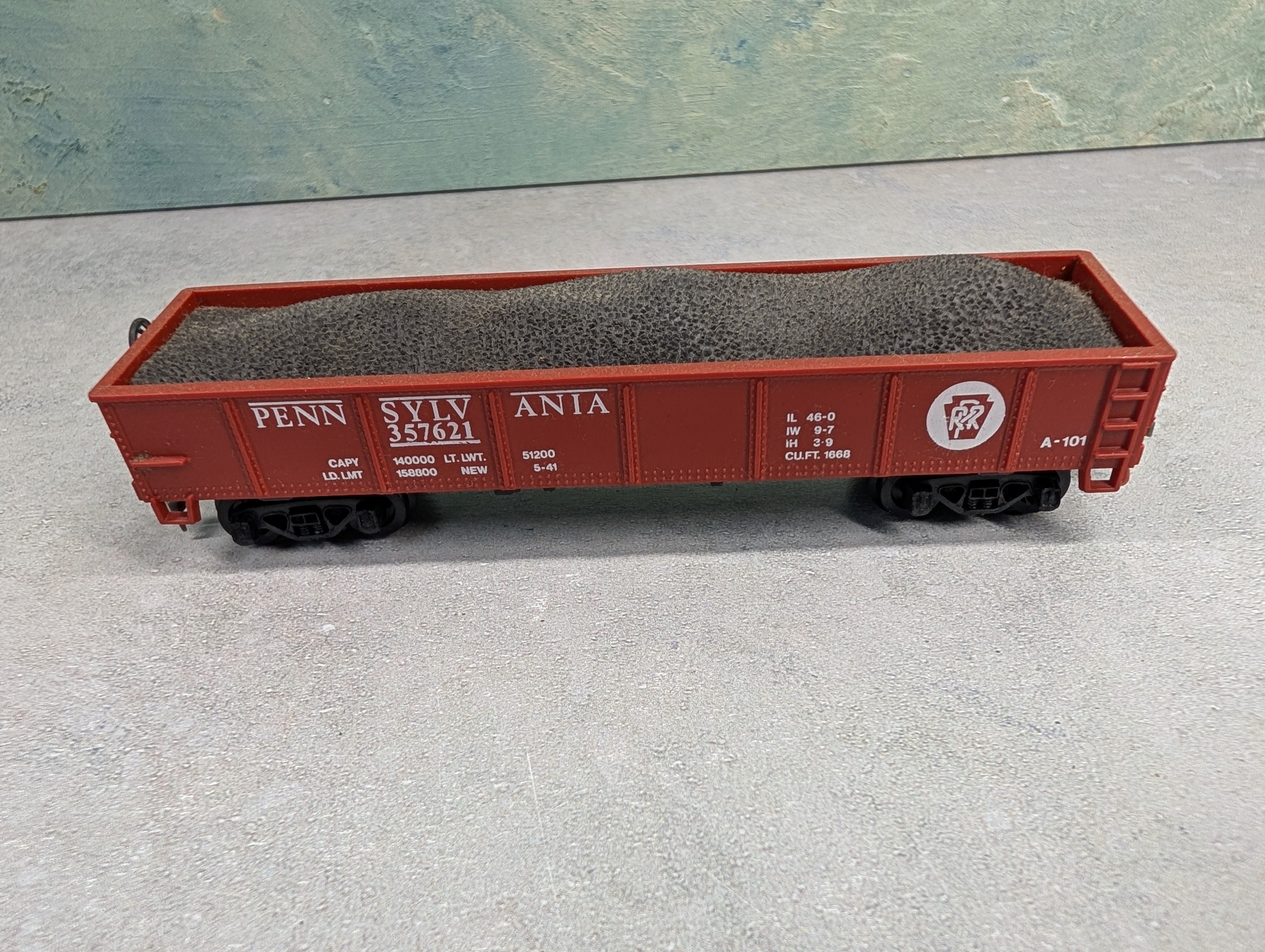 USED Model Power HO Scale 40' Gondola Pennsylvania #357621 Red w/ Load