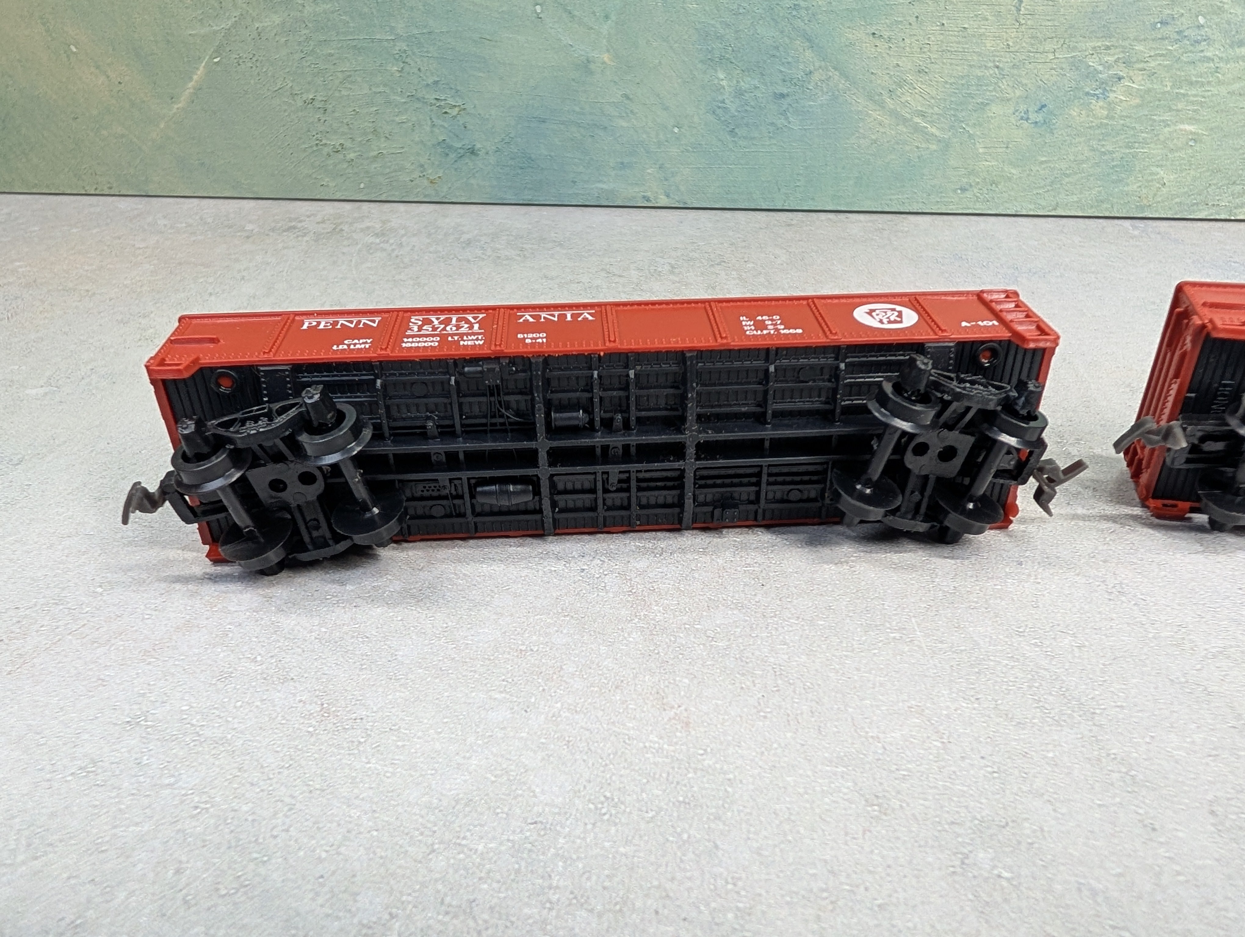 USED Model Power HO Scale 40' Gondola Pennsylvania #357621 Red w/ Load (2 pcs)