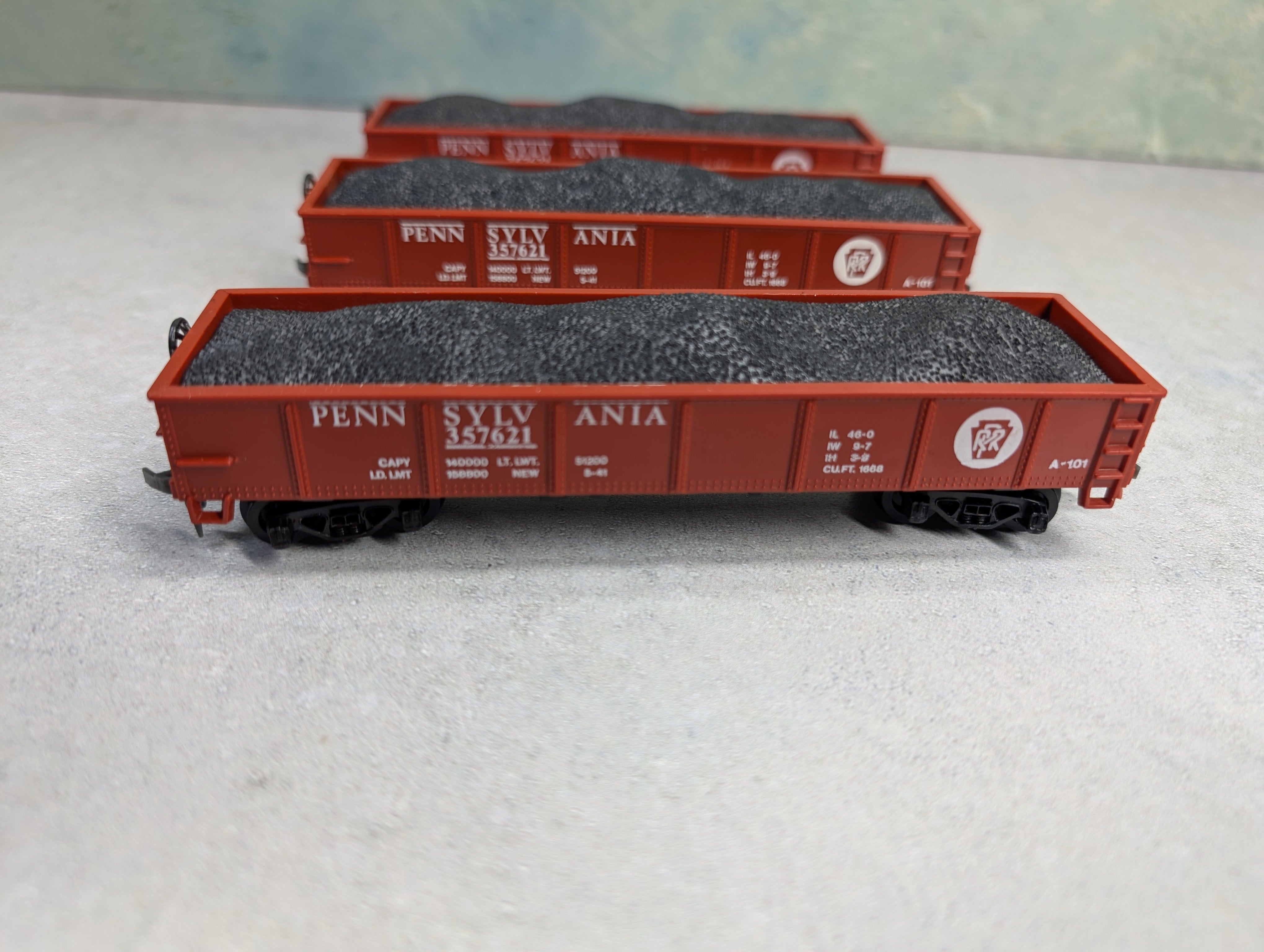 USED Model Power HO Scale 40' Gondola Pennsylvania #357621 Red w/ Load (3 pcs)