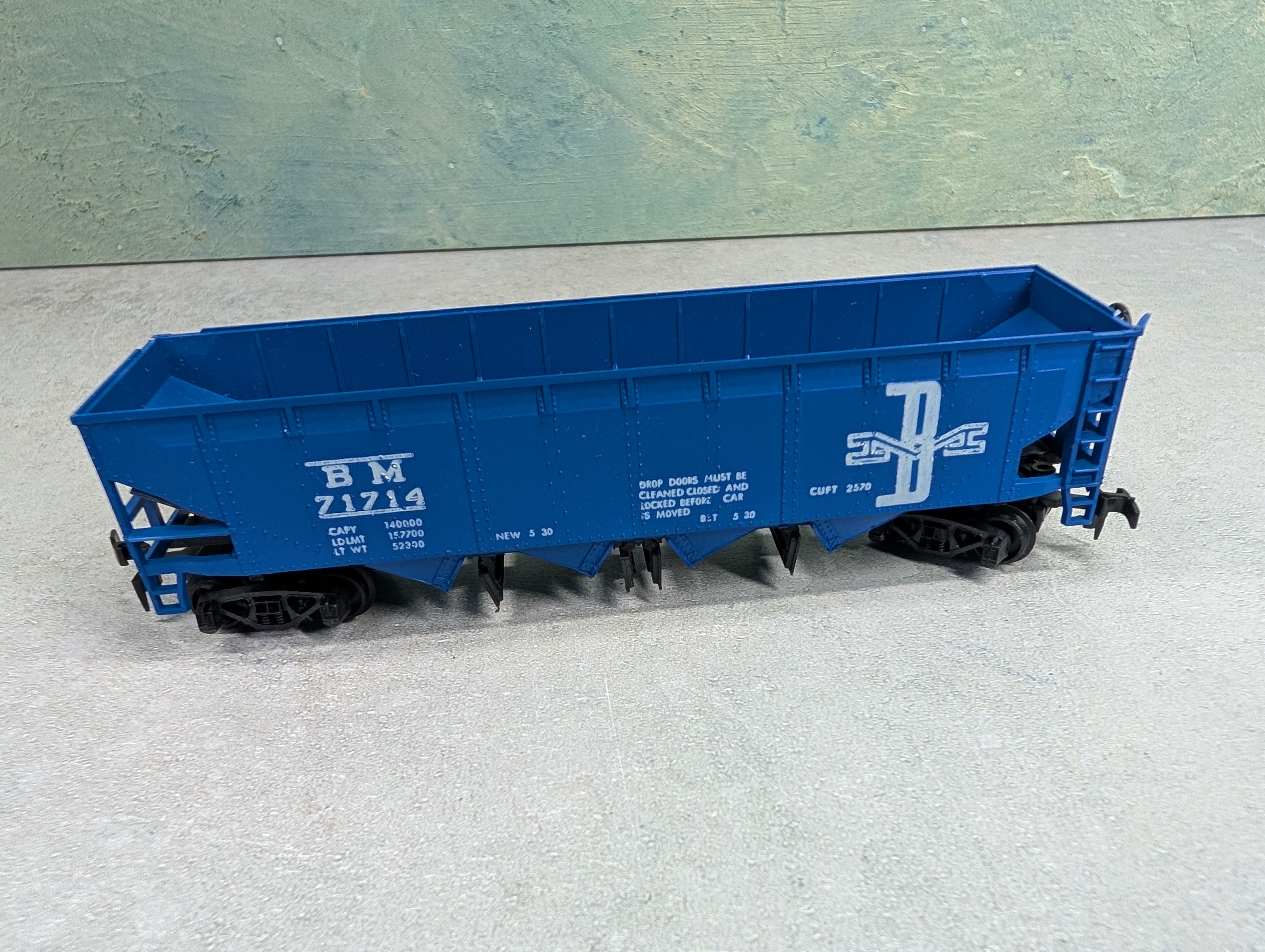 USED Model Power HO Scale Operating Quad Hopper Boston and Maine BM #71714