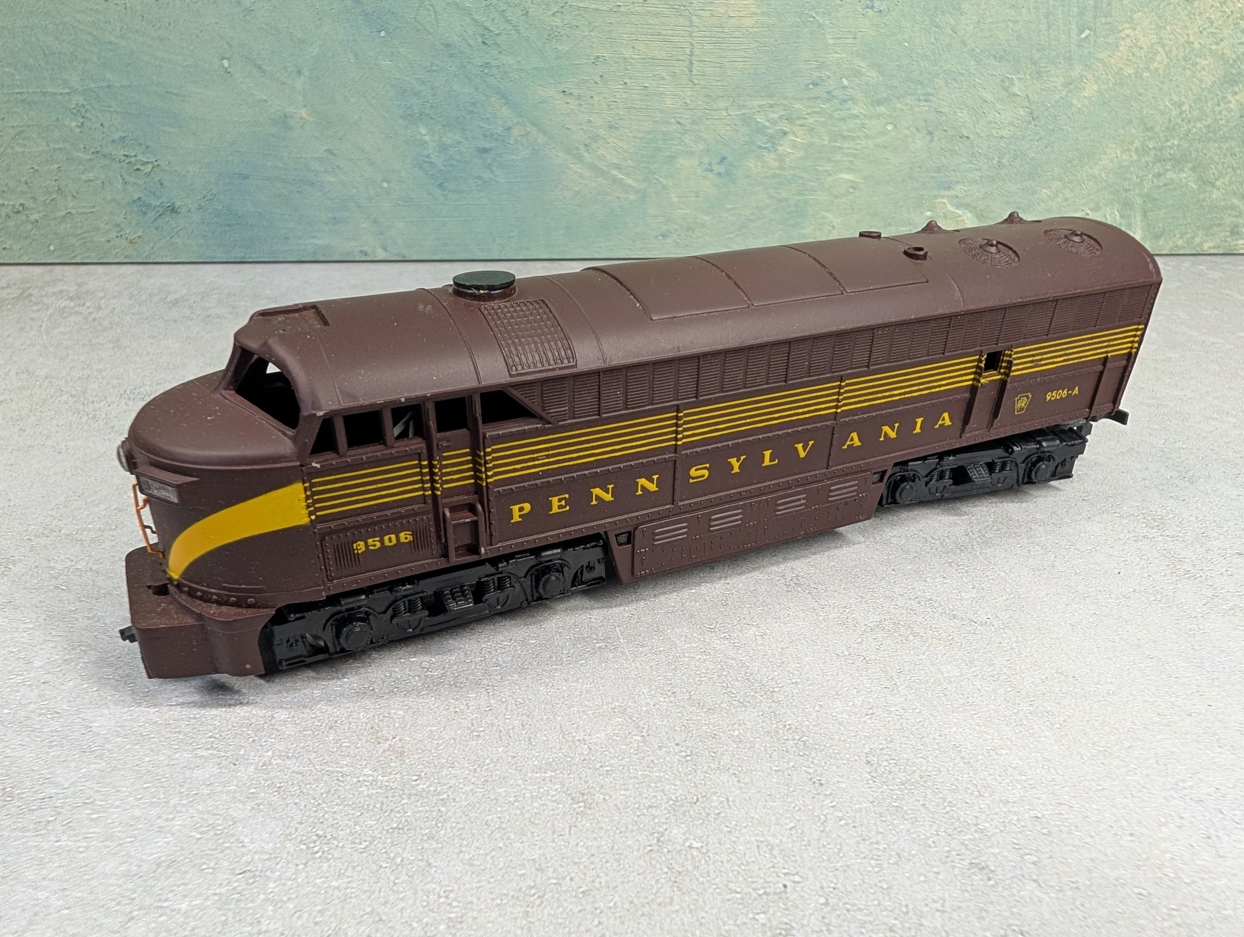 USED AHM HO Scale C-Liner Diesel Locomotive Pennsylvania #9506-A Unpowered