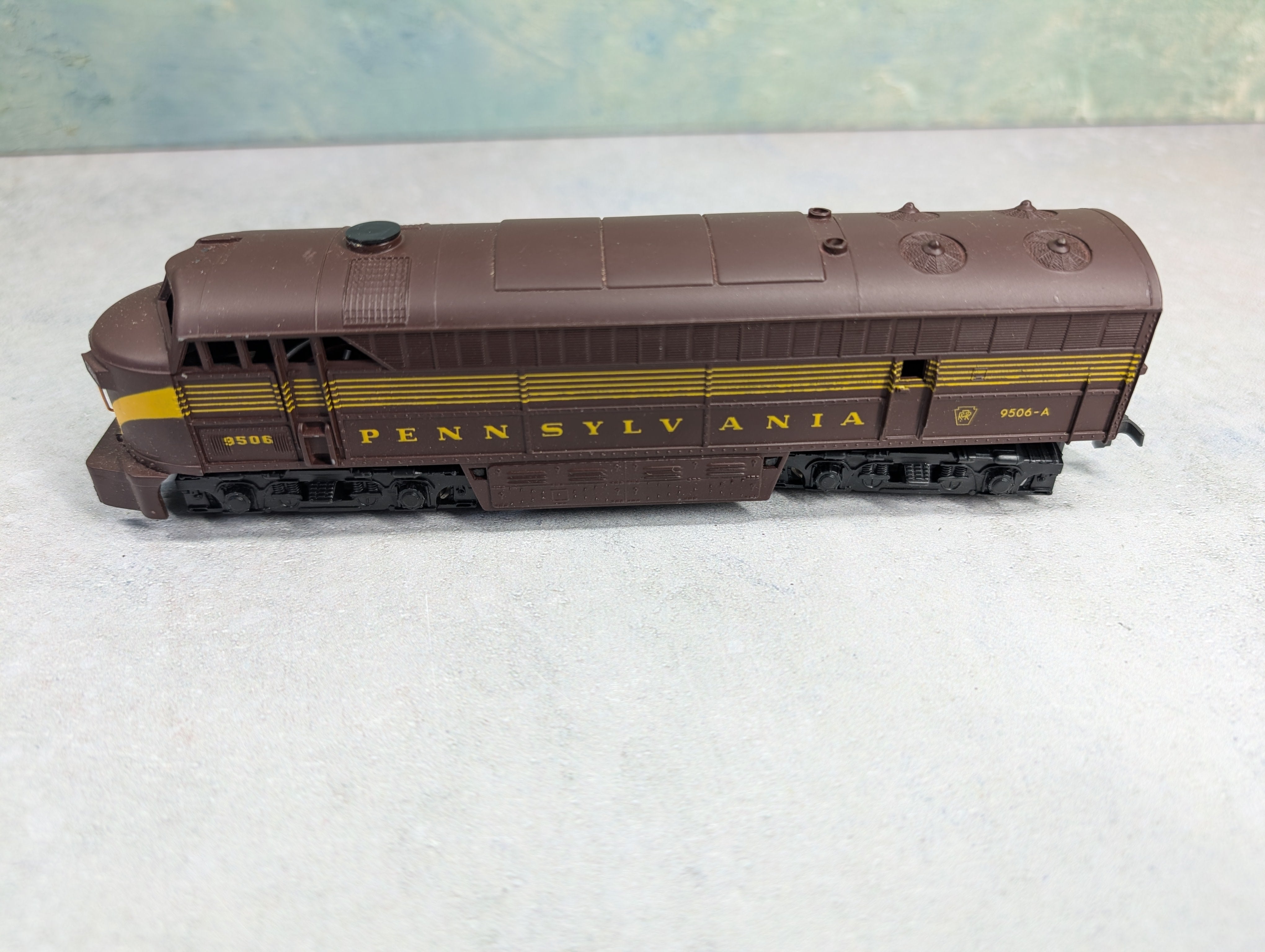 USED AHM HO Scale C-Liner Diesel Locomotive Pennsylvania #9506-A Unpowered