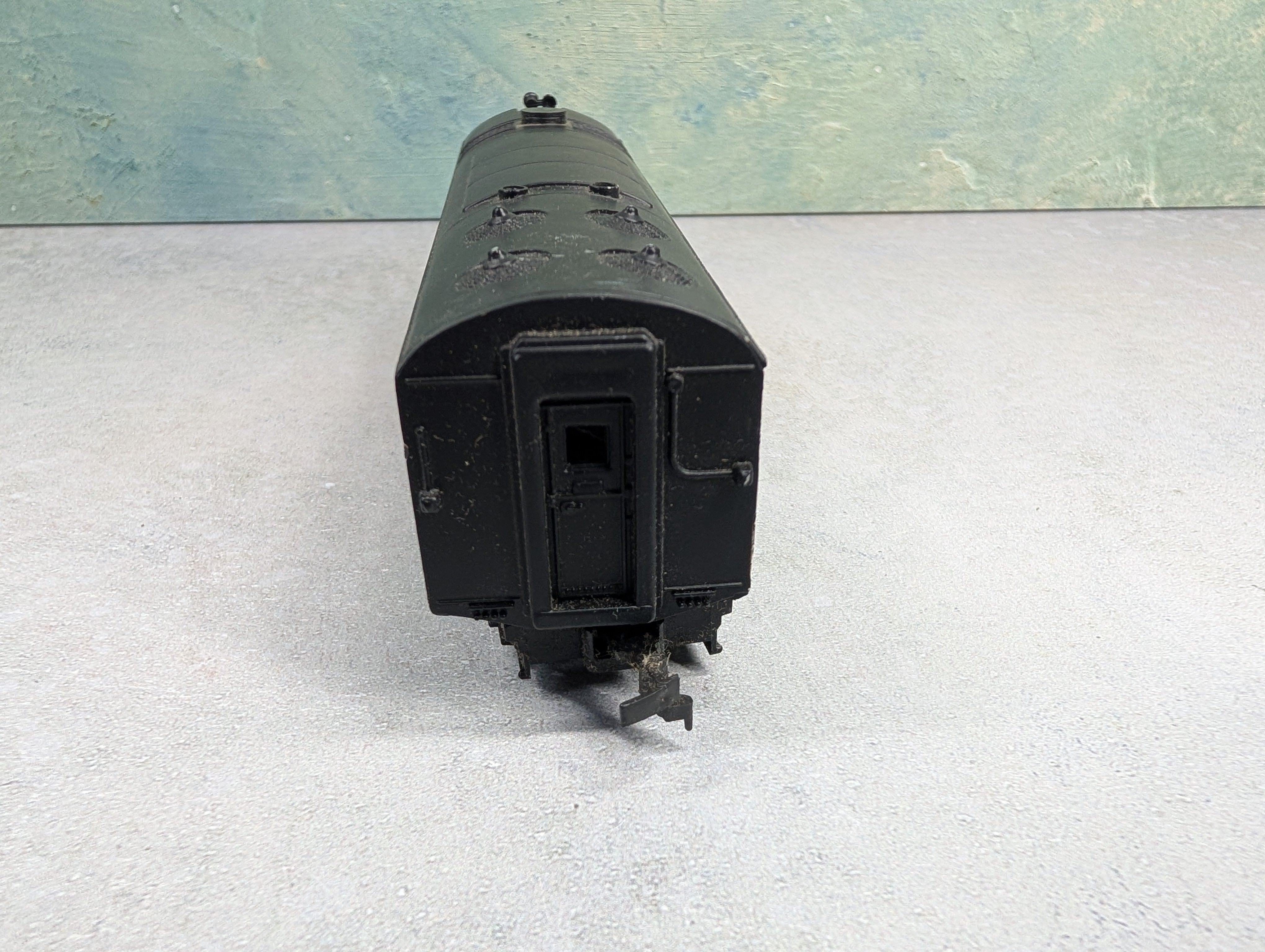 USED AHM HO Scale C-Liner Diesel Locomotive New Haven #370 Runs DC