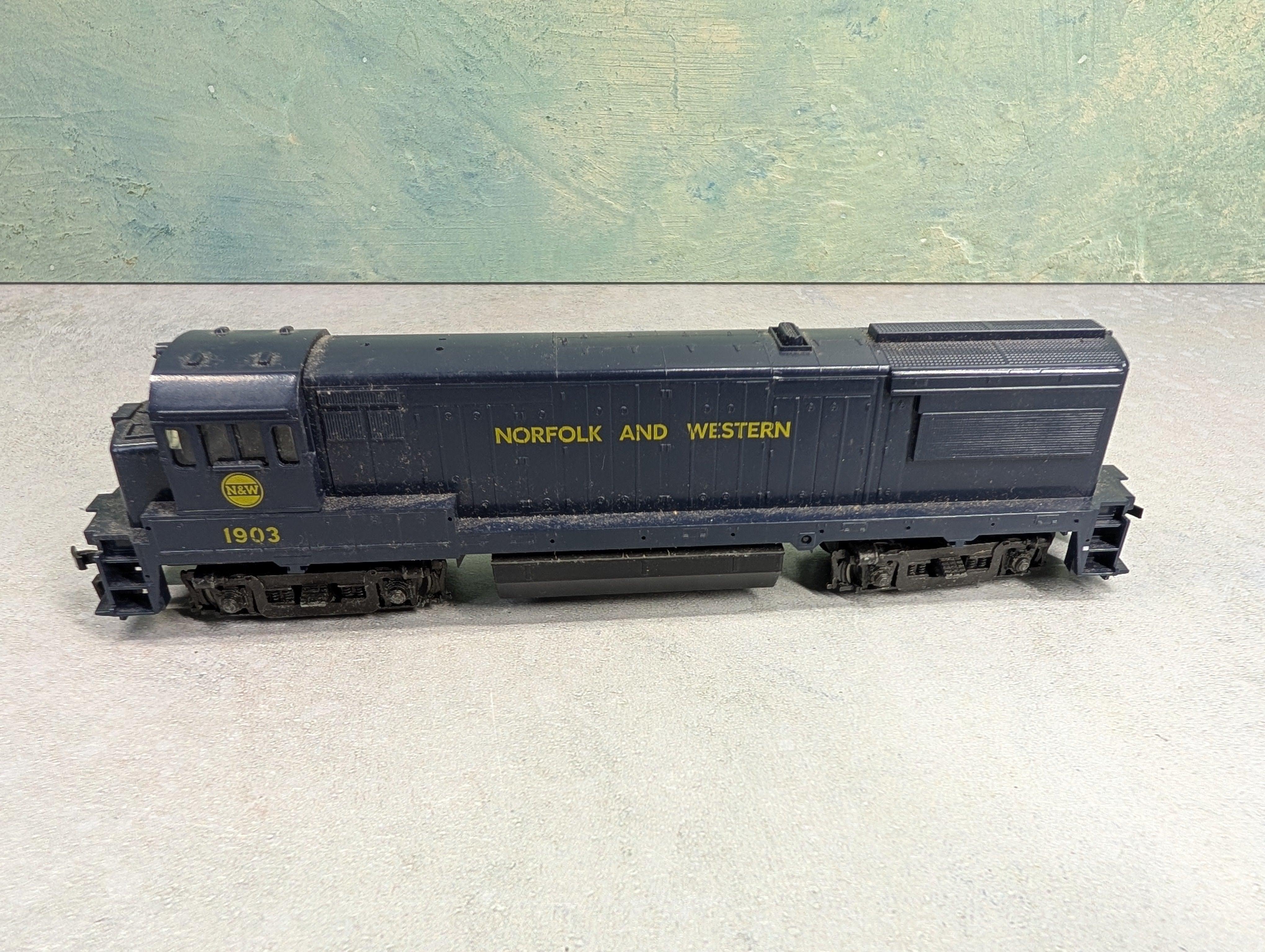 USED Athearn HO Scale U28B Diesel Locomotive Norfolk & Western #1903 Runs DC