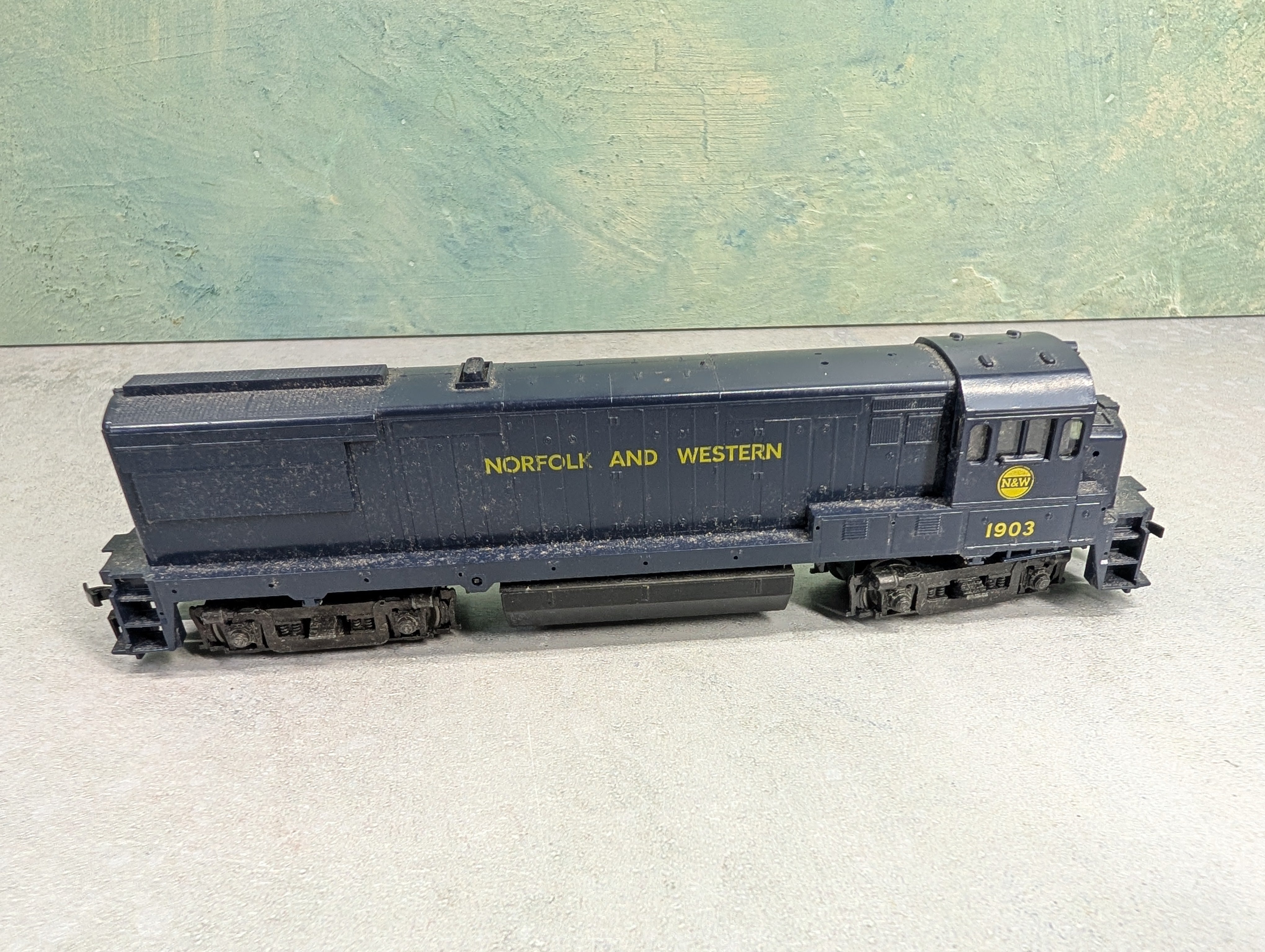 USED Athearn HO Scale U28B Diesel Locomotive Norfolk & Western #1903 Runs DC
