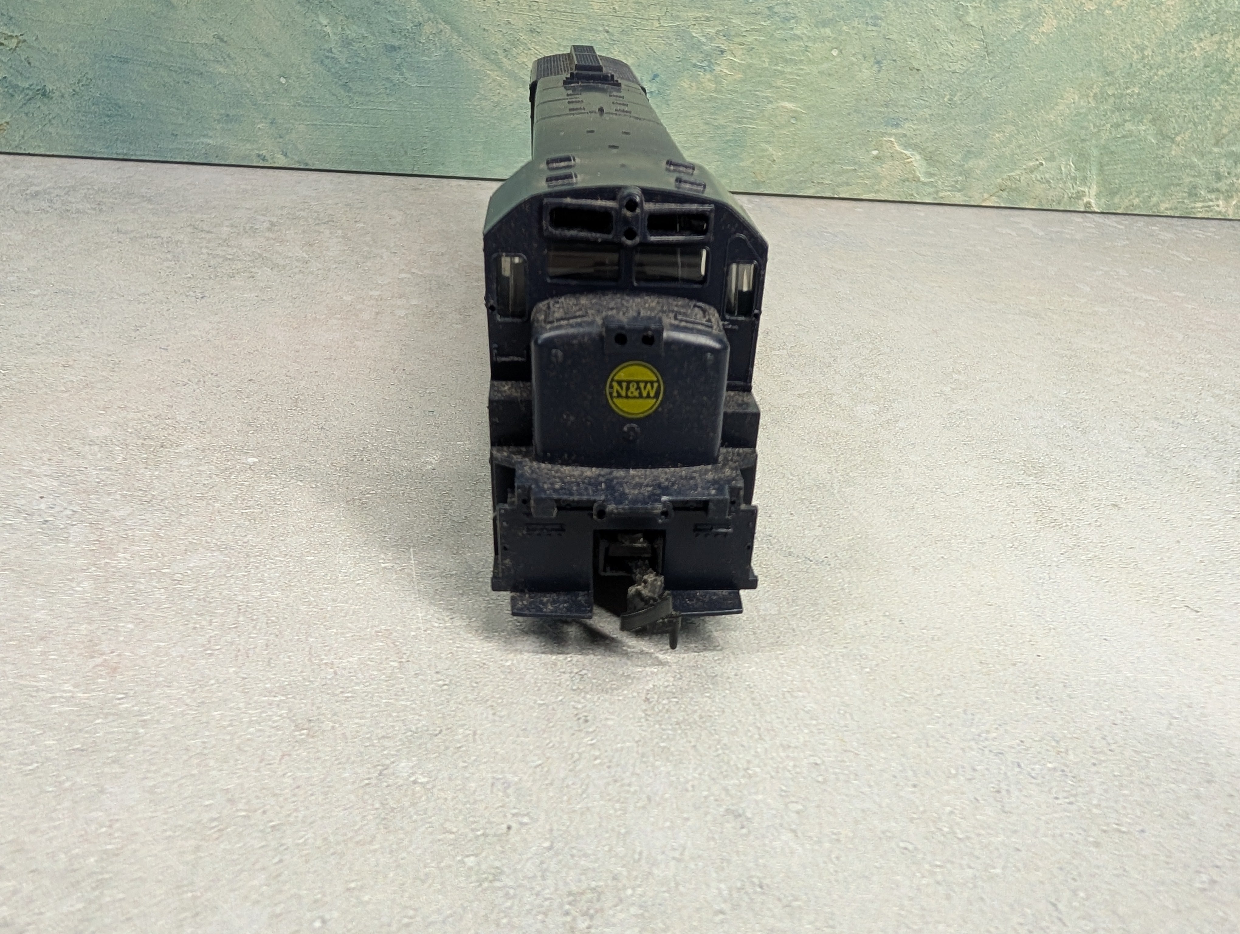 USED Athearn HO Scale U28B Diesel Locomotive Norfolk & Western #1903 Runs DC