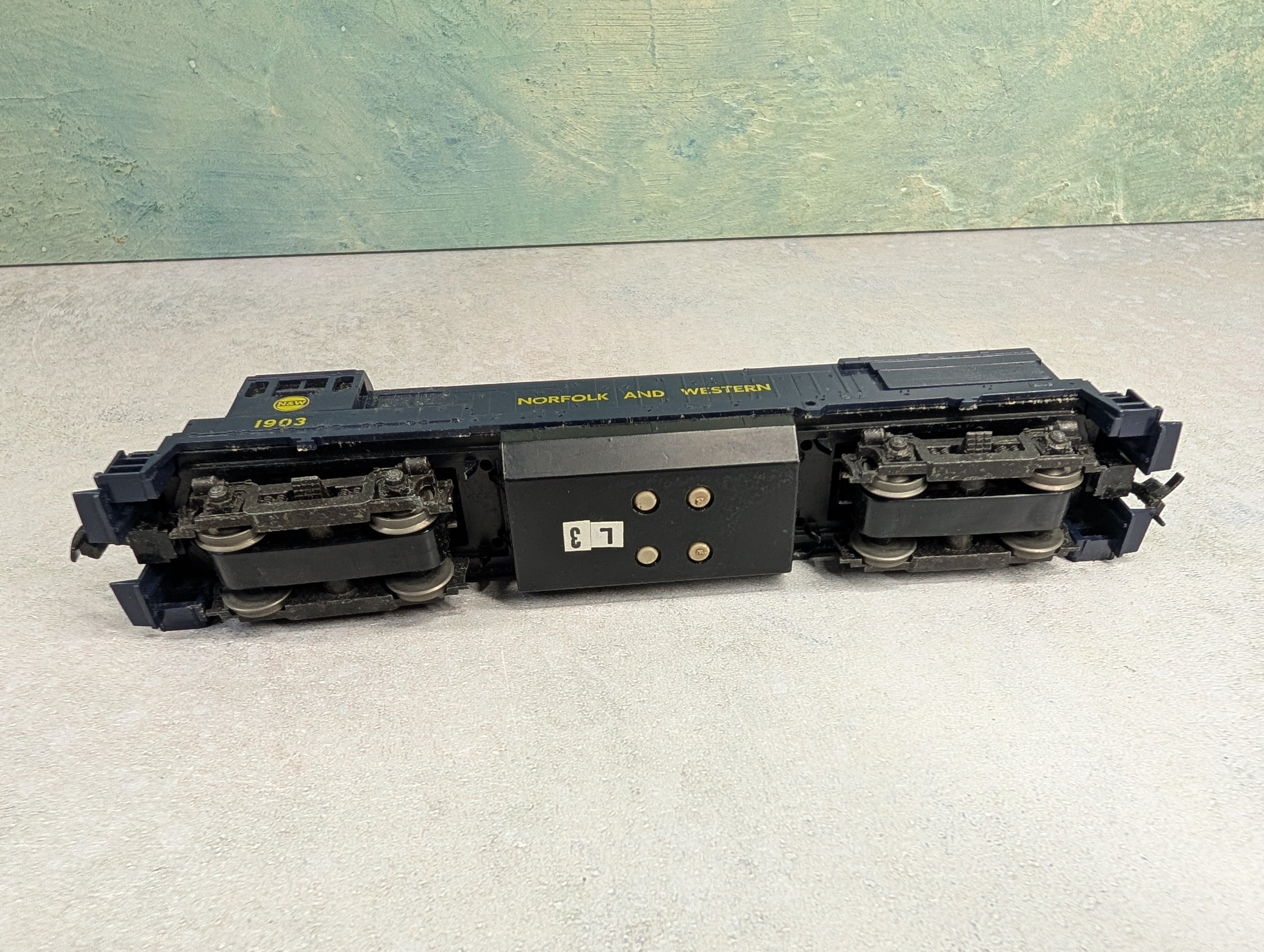 USED Athearn HO Scale U28B Diesel Locomotive Norfolk & Western #1903 Runs DC