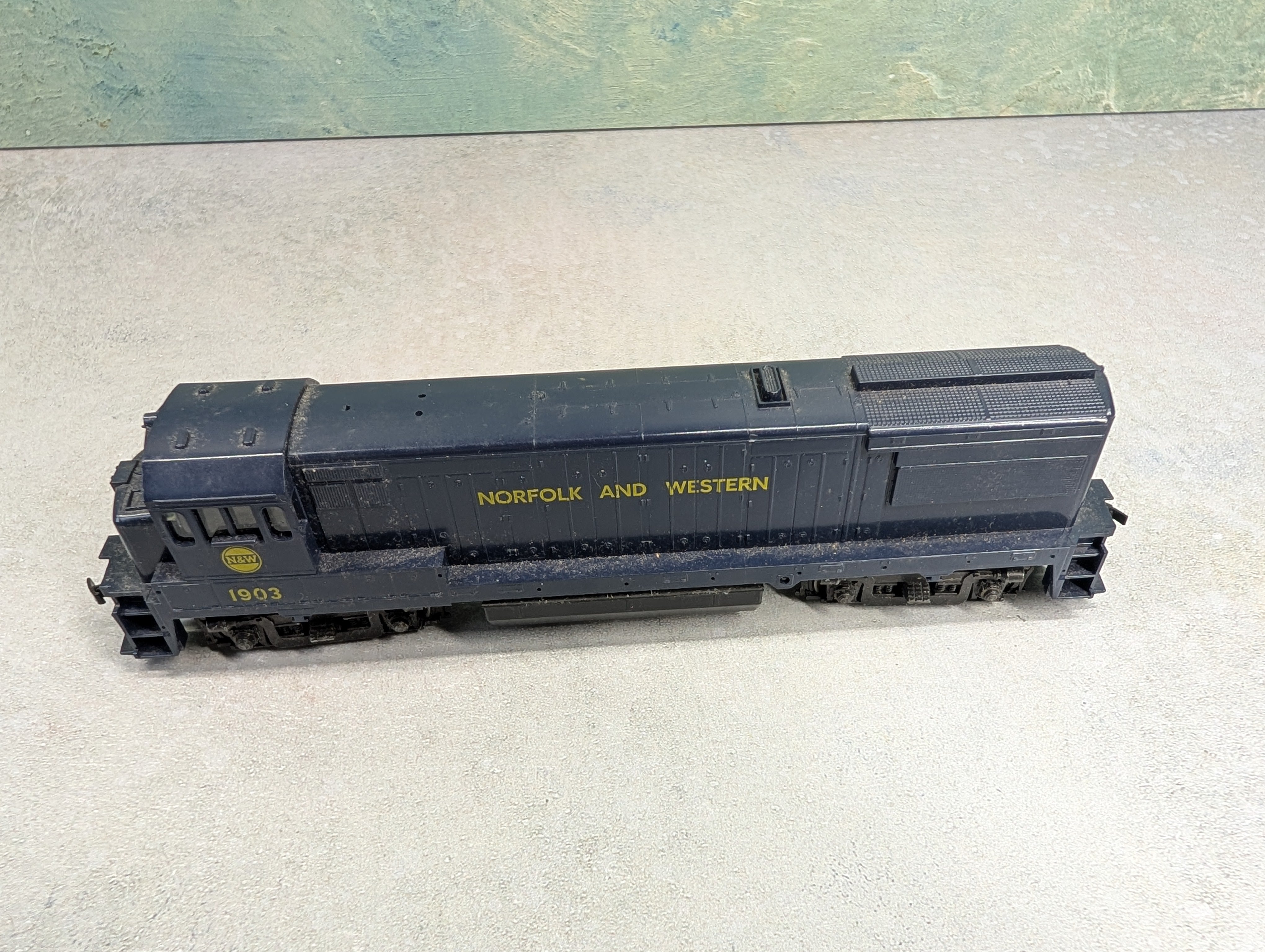 USED Athearn HO Scale U28B Diesel Locomotive Norfolk & Western #1903 Runs DC