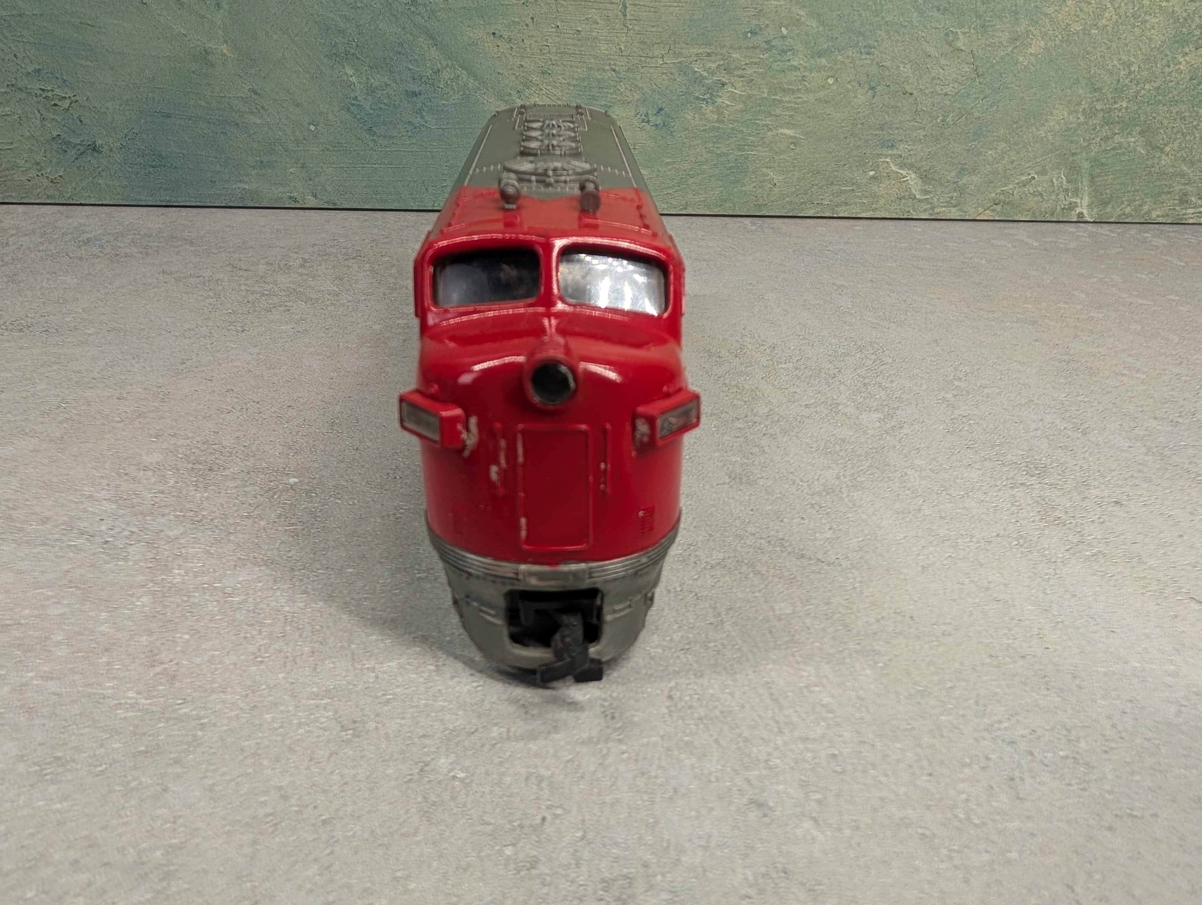 USED Bachmann HO Scale F9 Diesel Locomotive Santa Fe #307 Runs DC