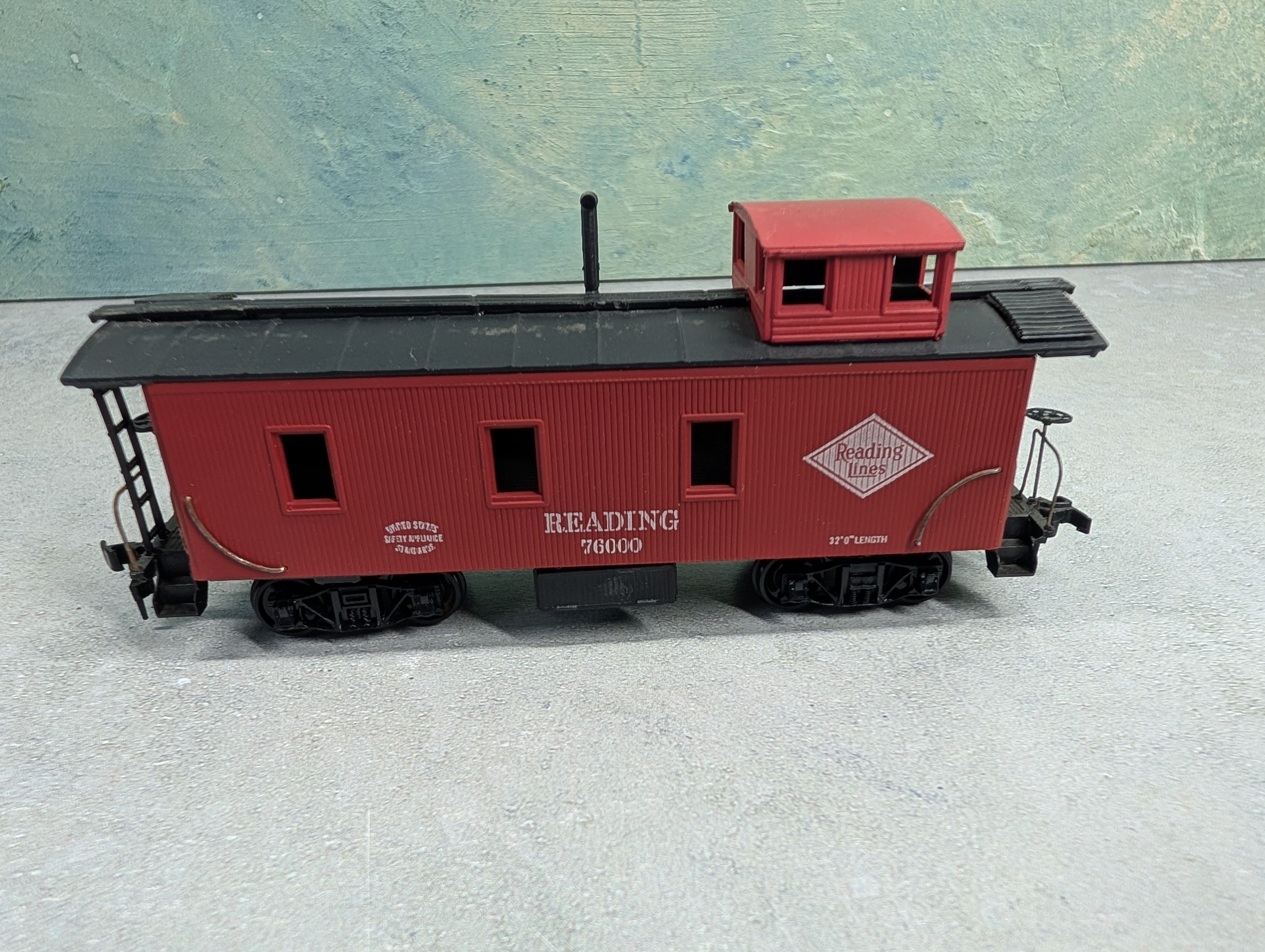 USED Roundhouse HO Scale Wooden Caboose Reading #76000