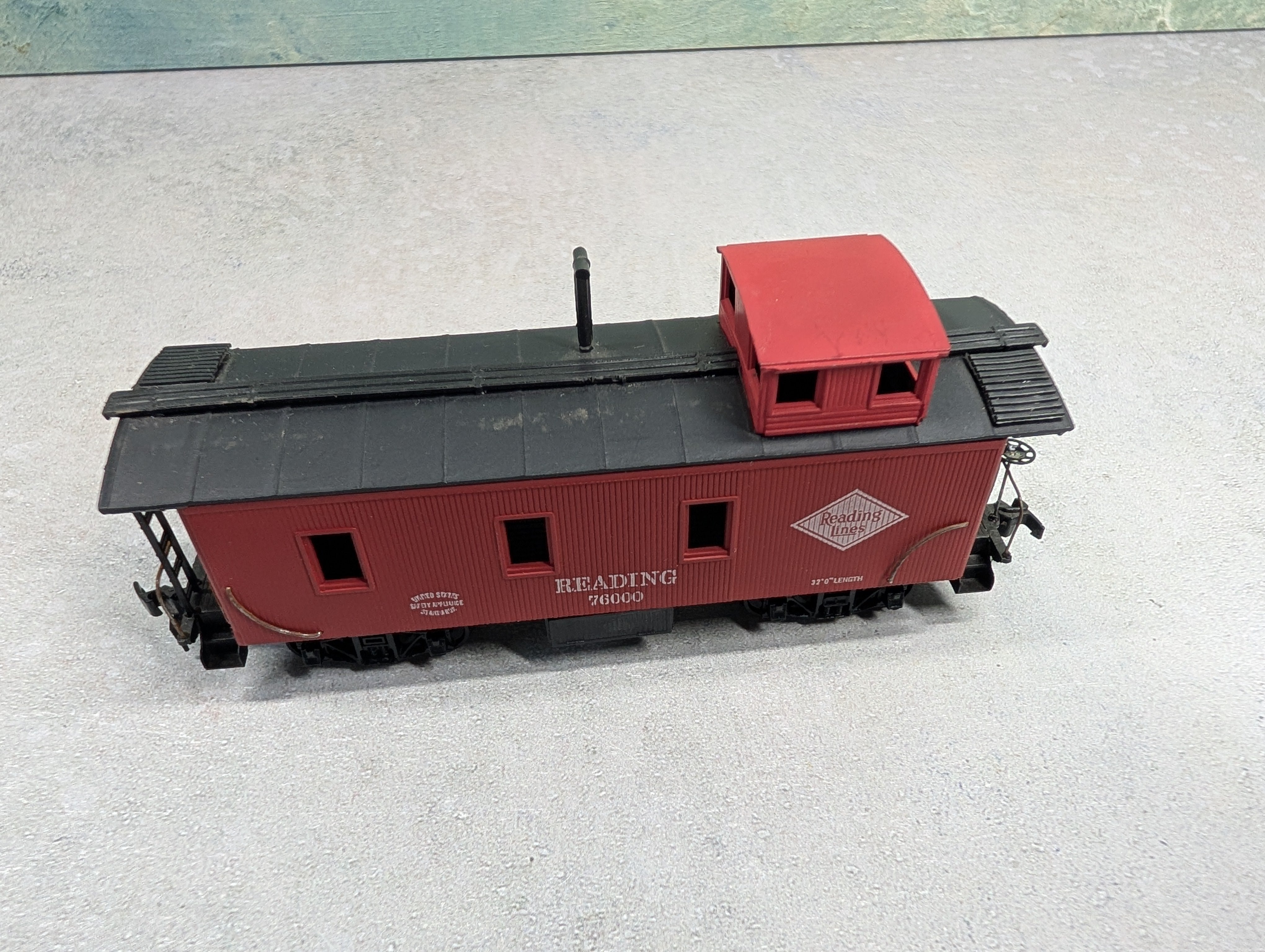 USED Roundhouse HO Scale Wooden Caboose Reading #76000