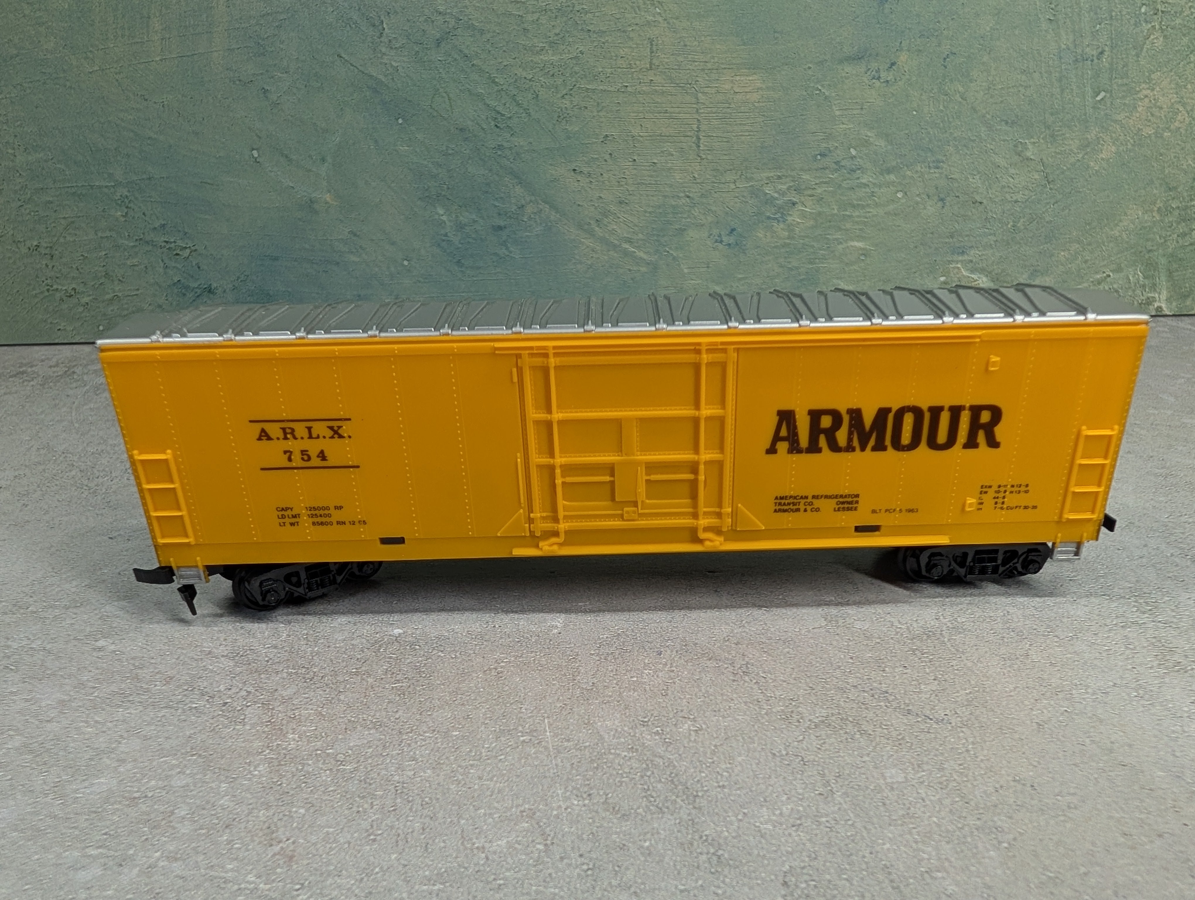 USED AHM HO Scale 50' Box Car Armour Refrigerator Line