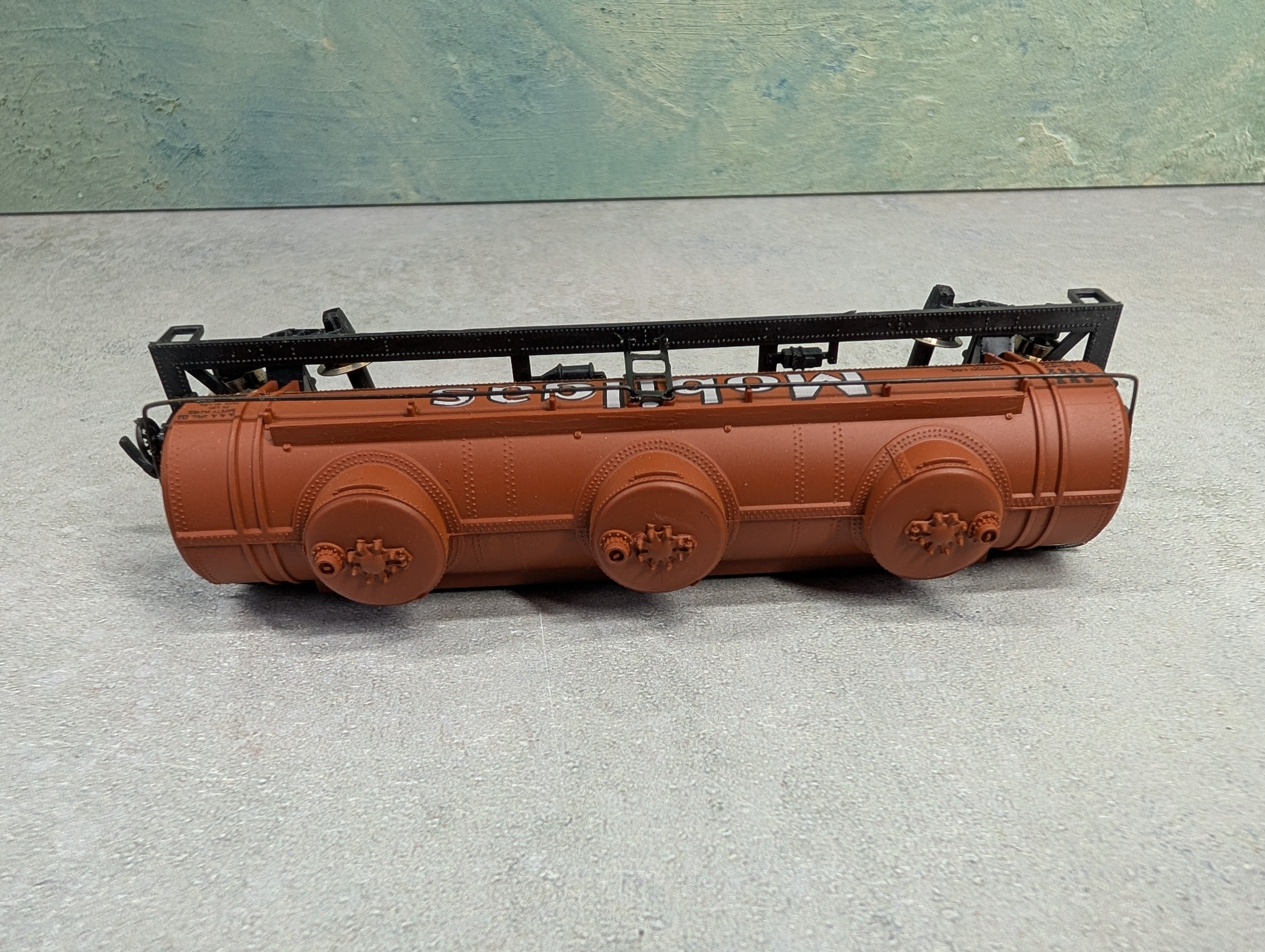 USED AHM HO Scale Triple Dome Tank Car Mobilgas SVX #1442