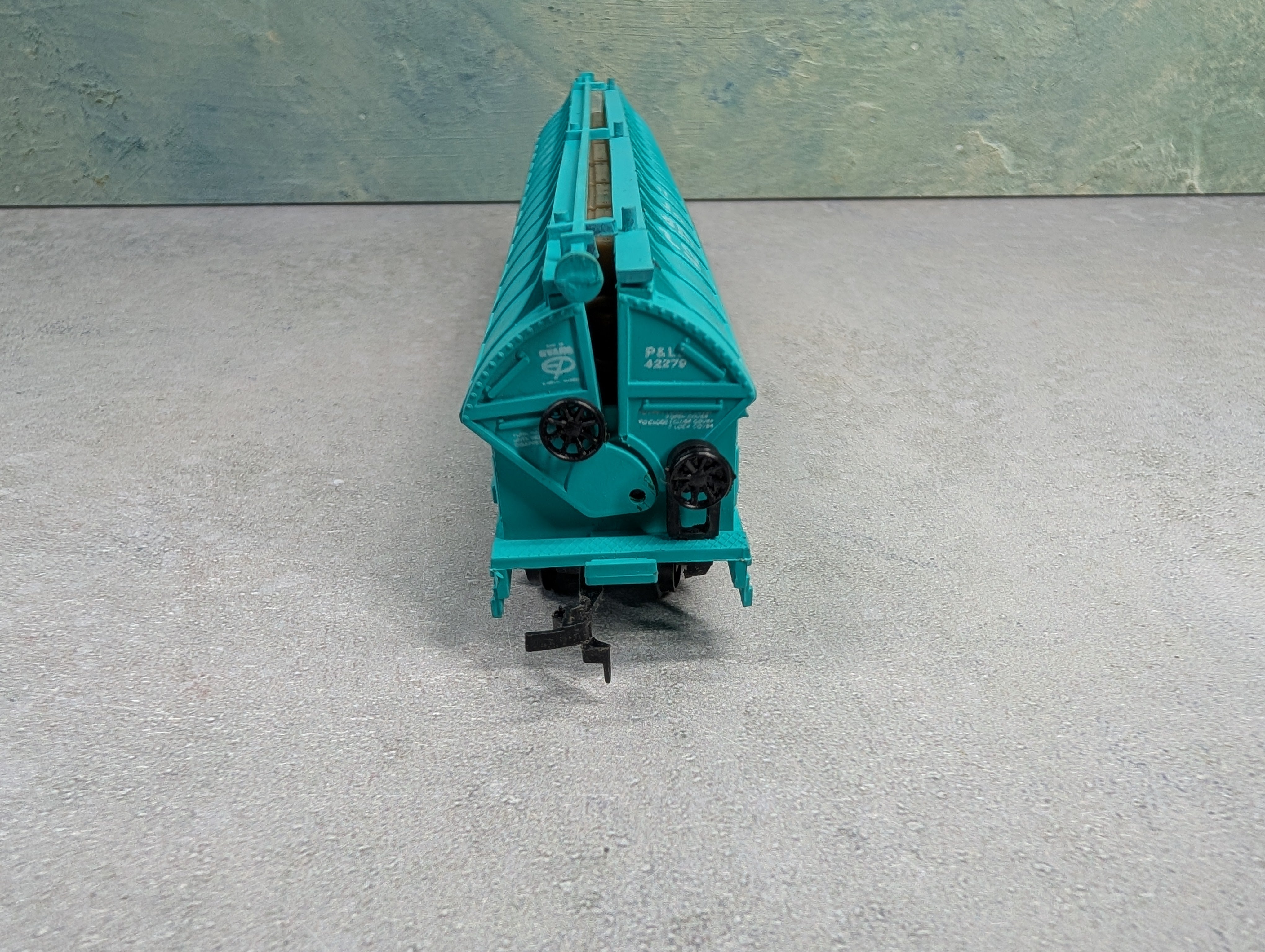 USED AHM HO Scale Coil Car Pittsburgh & Lake Erie P&LE #42279 w/ Load