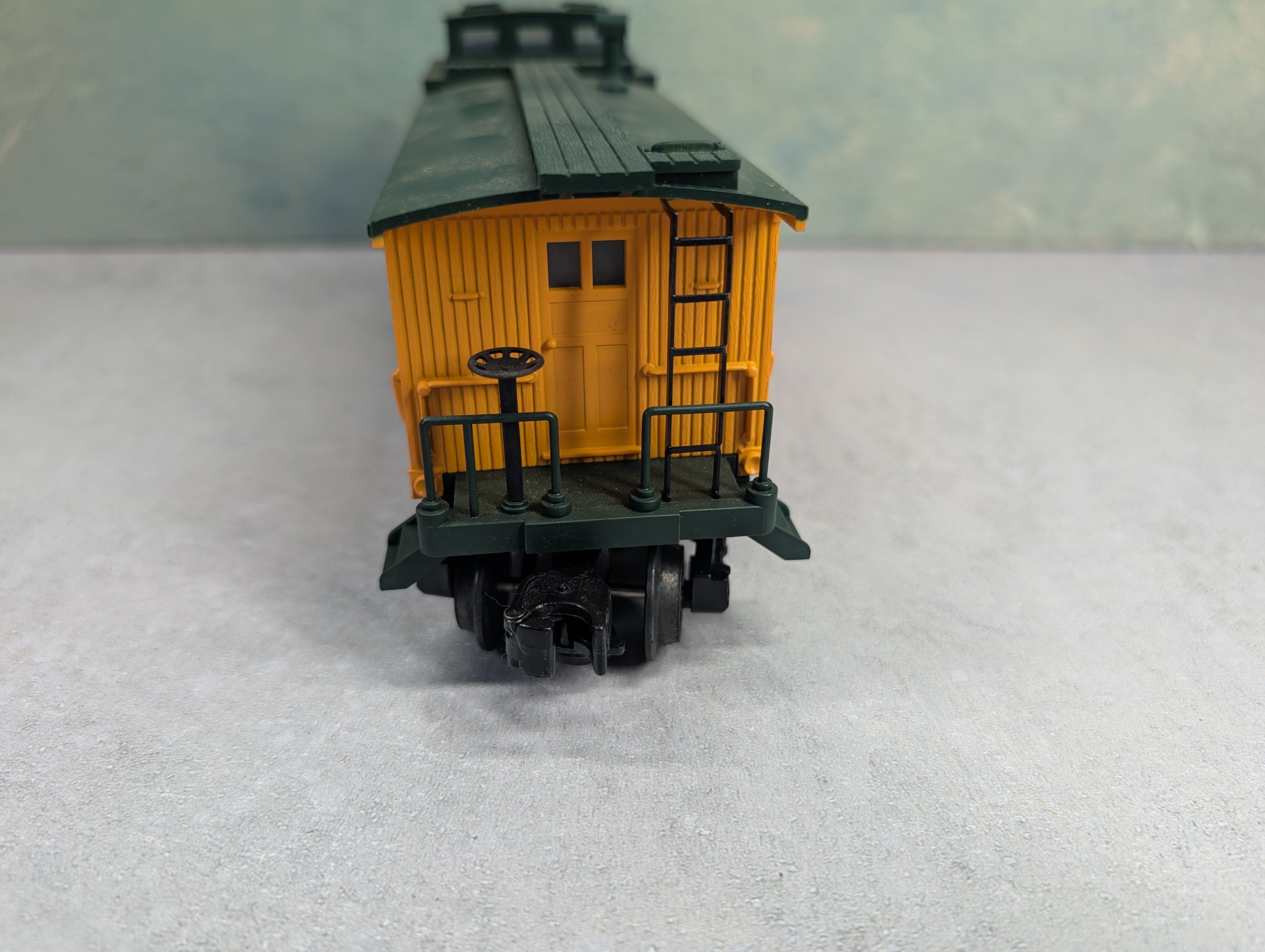 USED MTH Rail King RK-7707L O Semi-Scale Wooden Caboose Chicago & North Western CNW #12560 Lights Up!