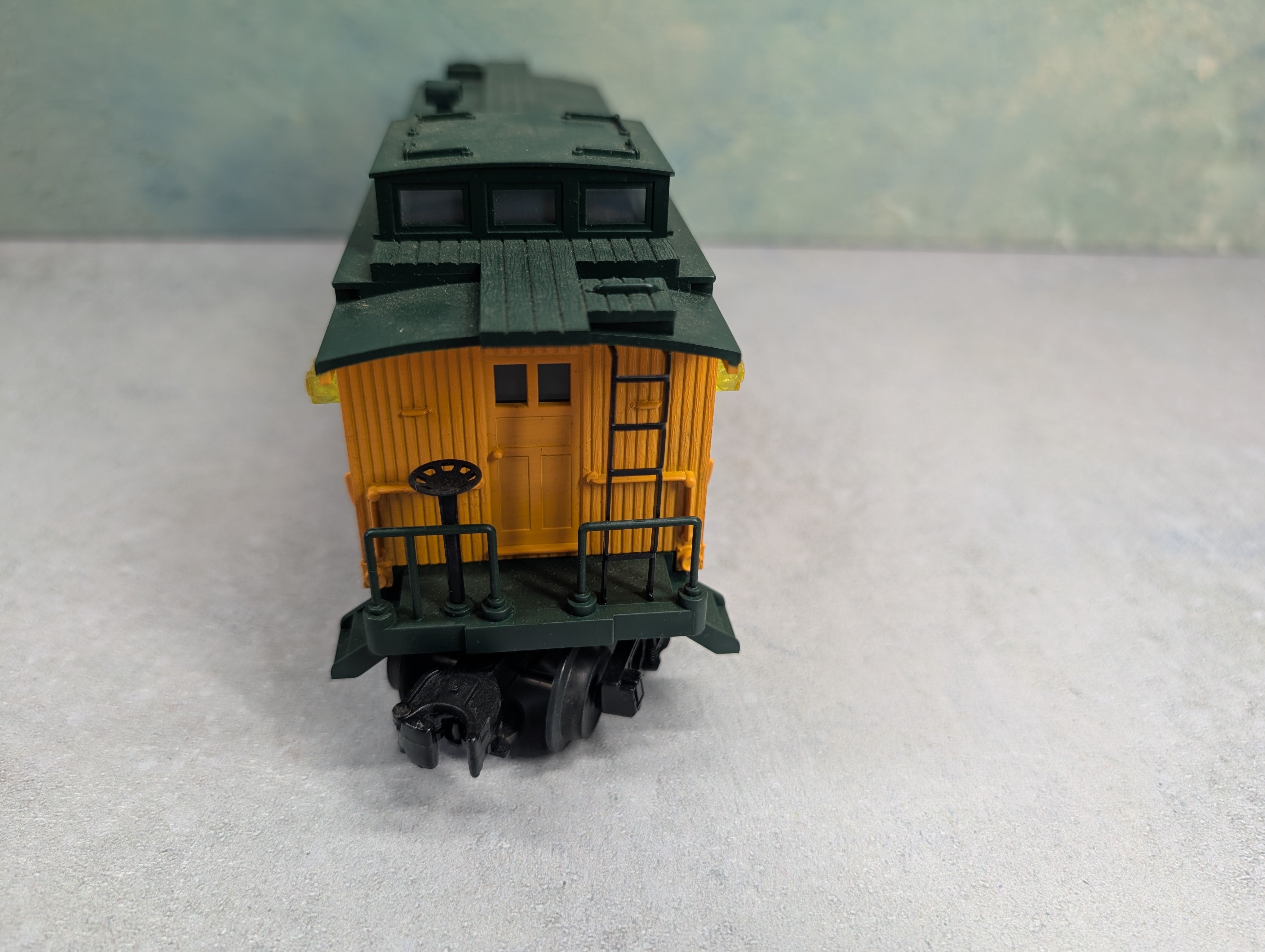USED MTH Rail King RK-7707L O Semi-Scale Wooden Caboose Chicago & North Western CNW #12560 Lights Up!