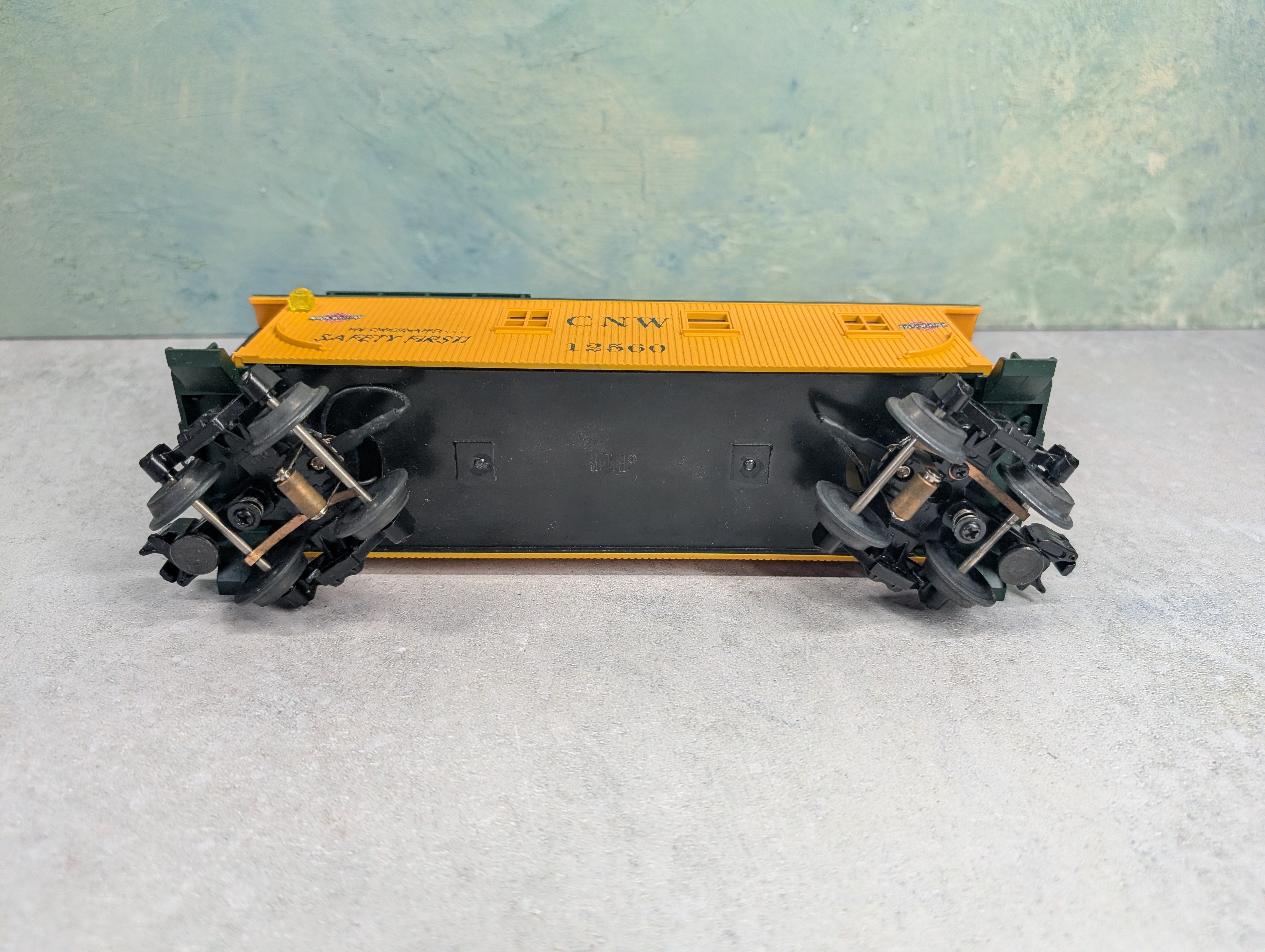 USED MTH Rail King RK-7707L O Semi-Scale Wooden Caboose Chicago & North Western CNW #12560 Lights Up!