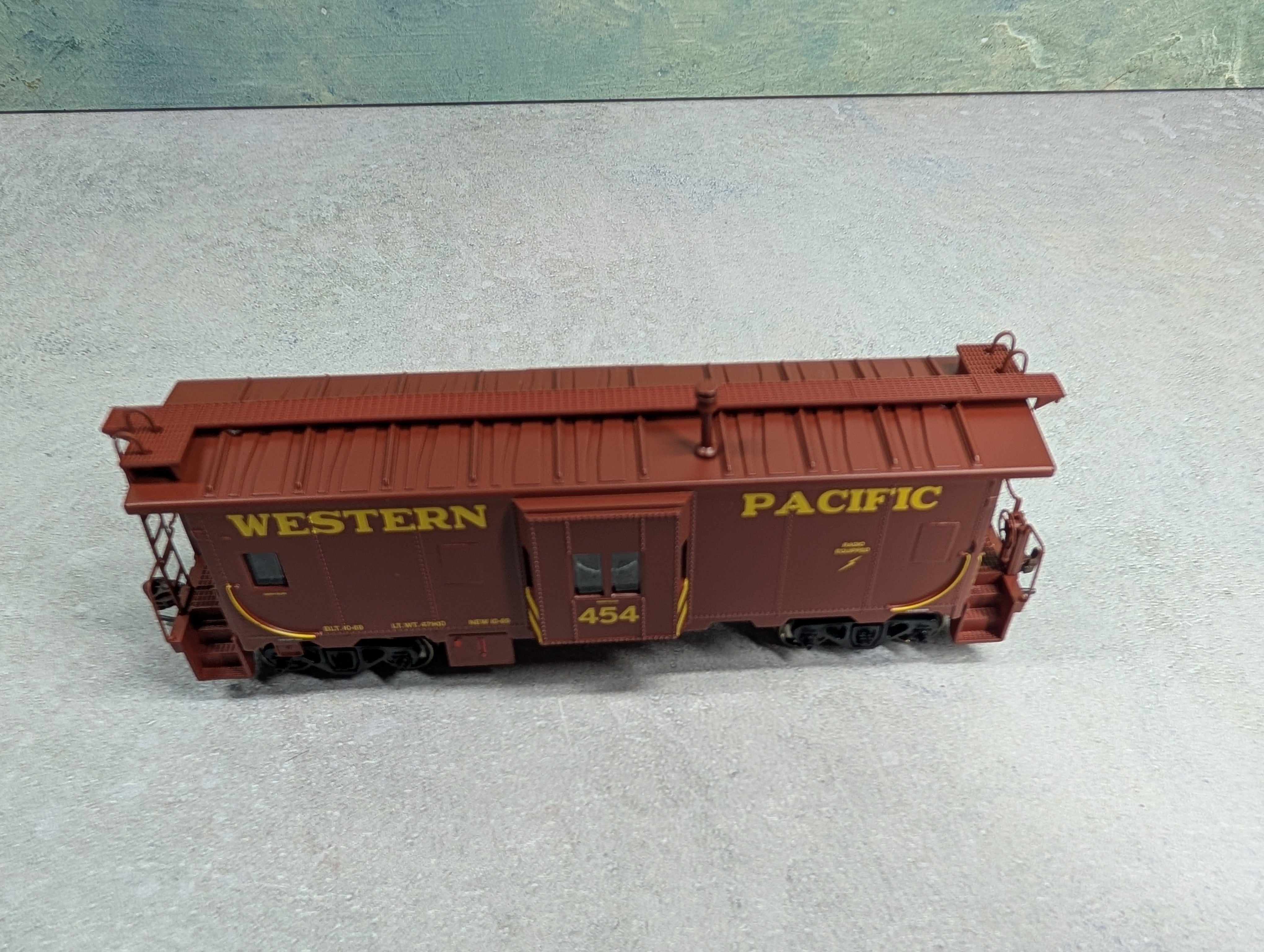 USED Athearn 74756 HO Scale Bay Window Caboose Western Pacific #454