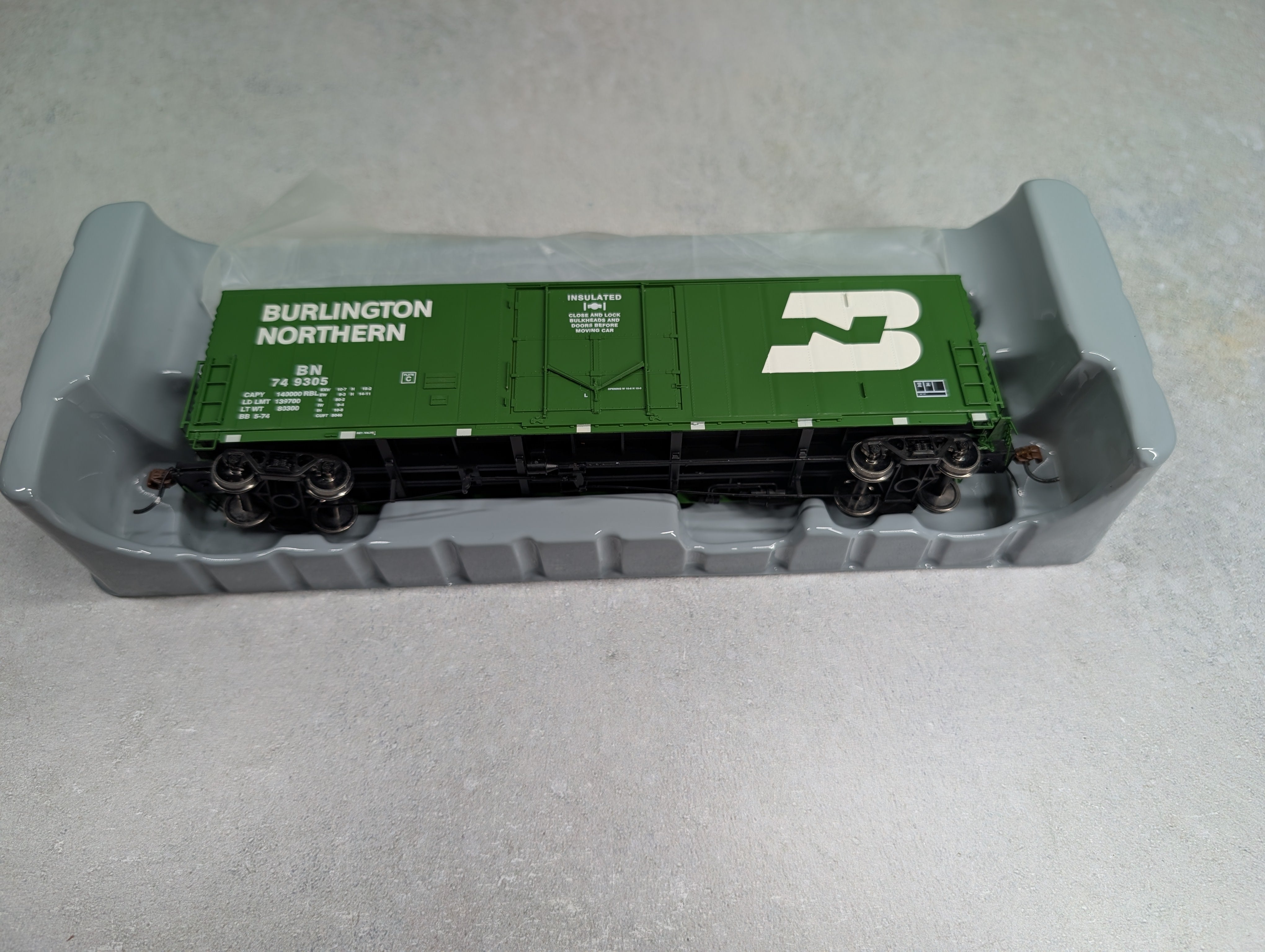USED Athearn Genesis 63882 HO Scale 50' PC&F Box Car Burlington Northern BN #749305
