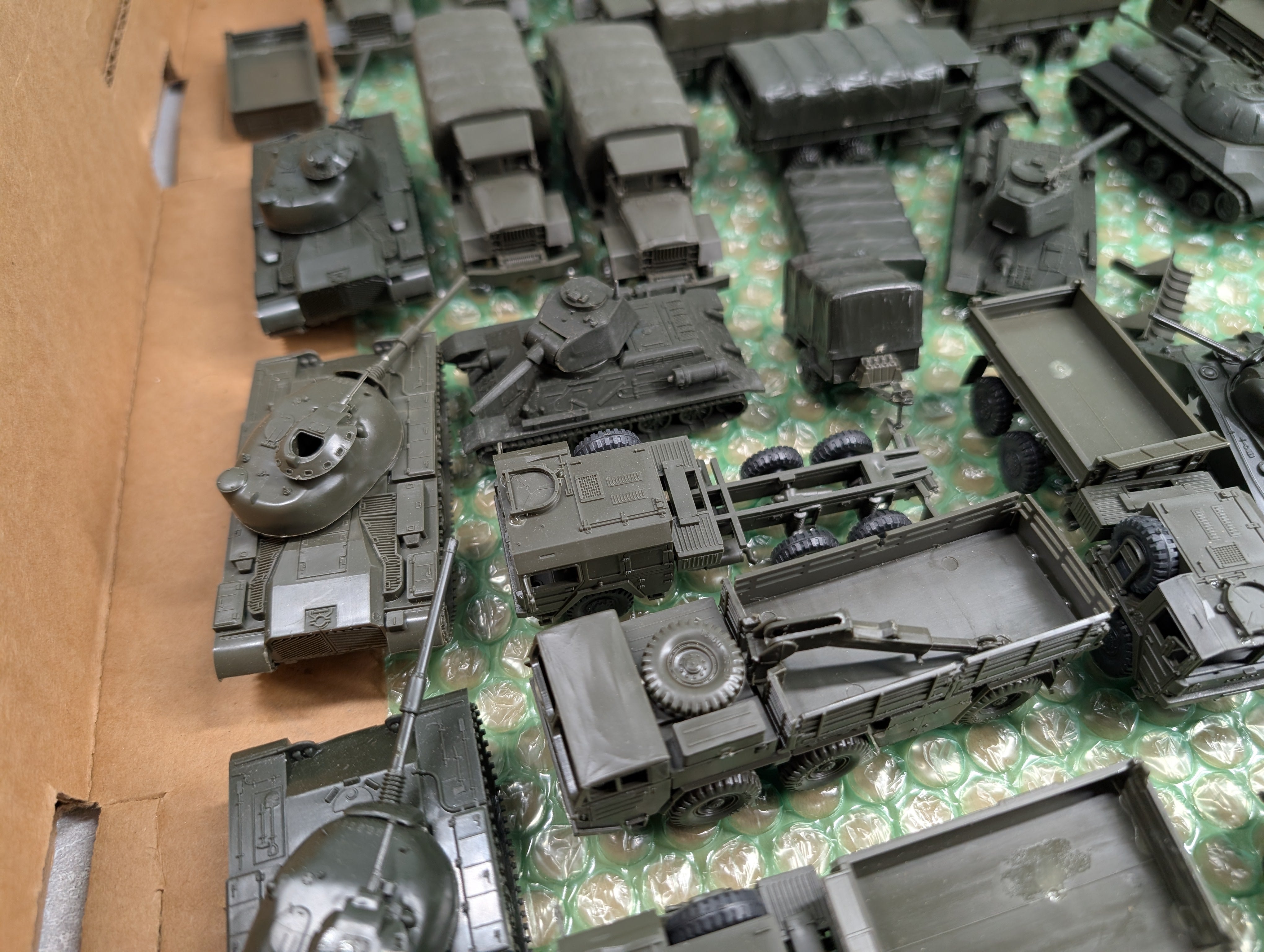 USED Roco HO Scale Lot of Various Army Tank Cars, Vehicles, Parts and more, MiniTanks