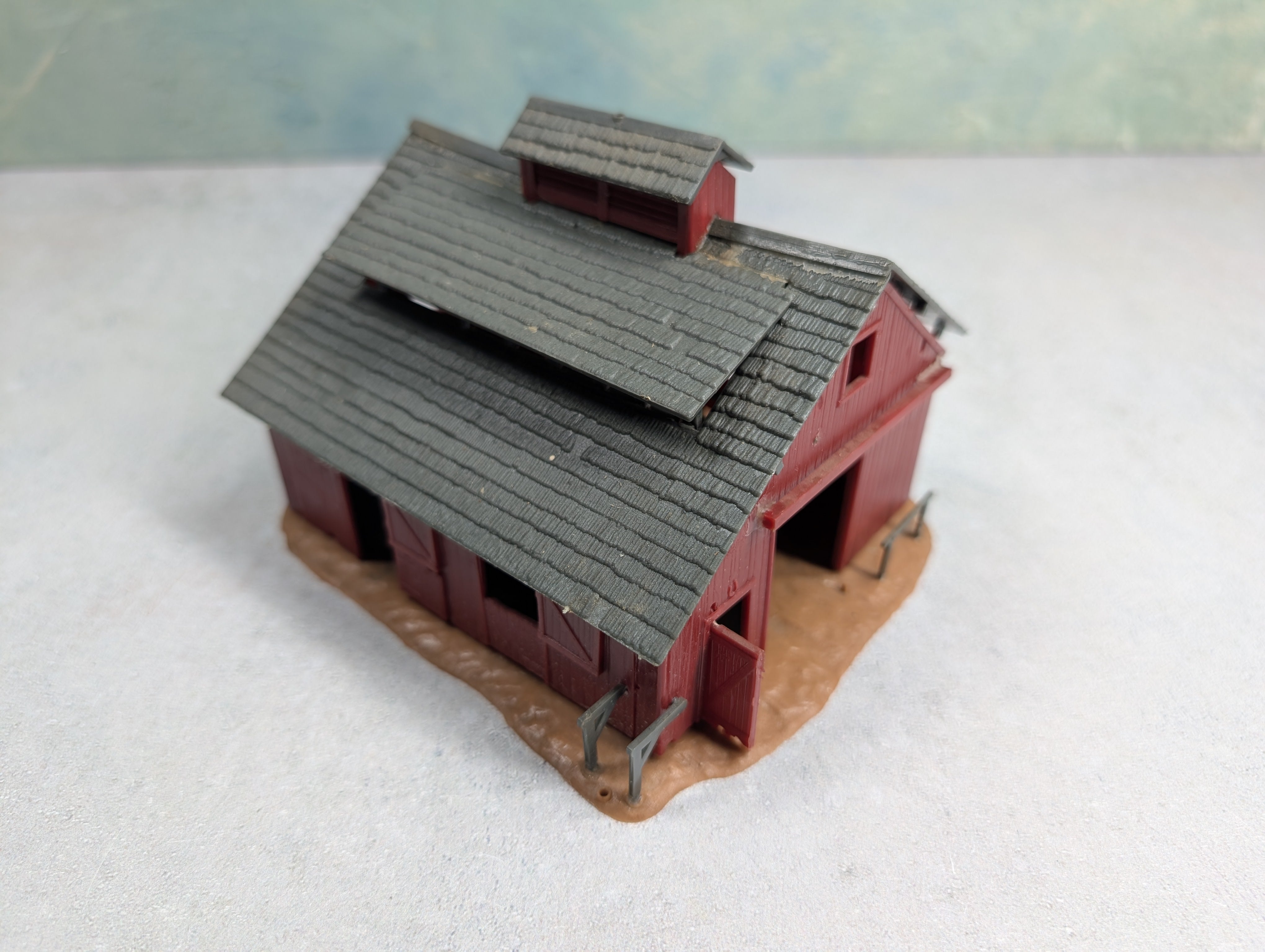 USED Revell HO Scale Red Barn