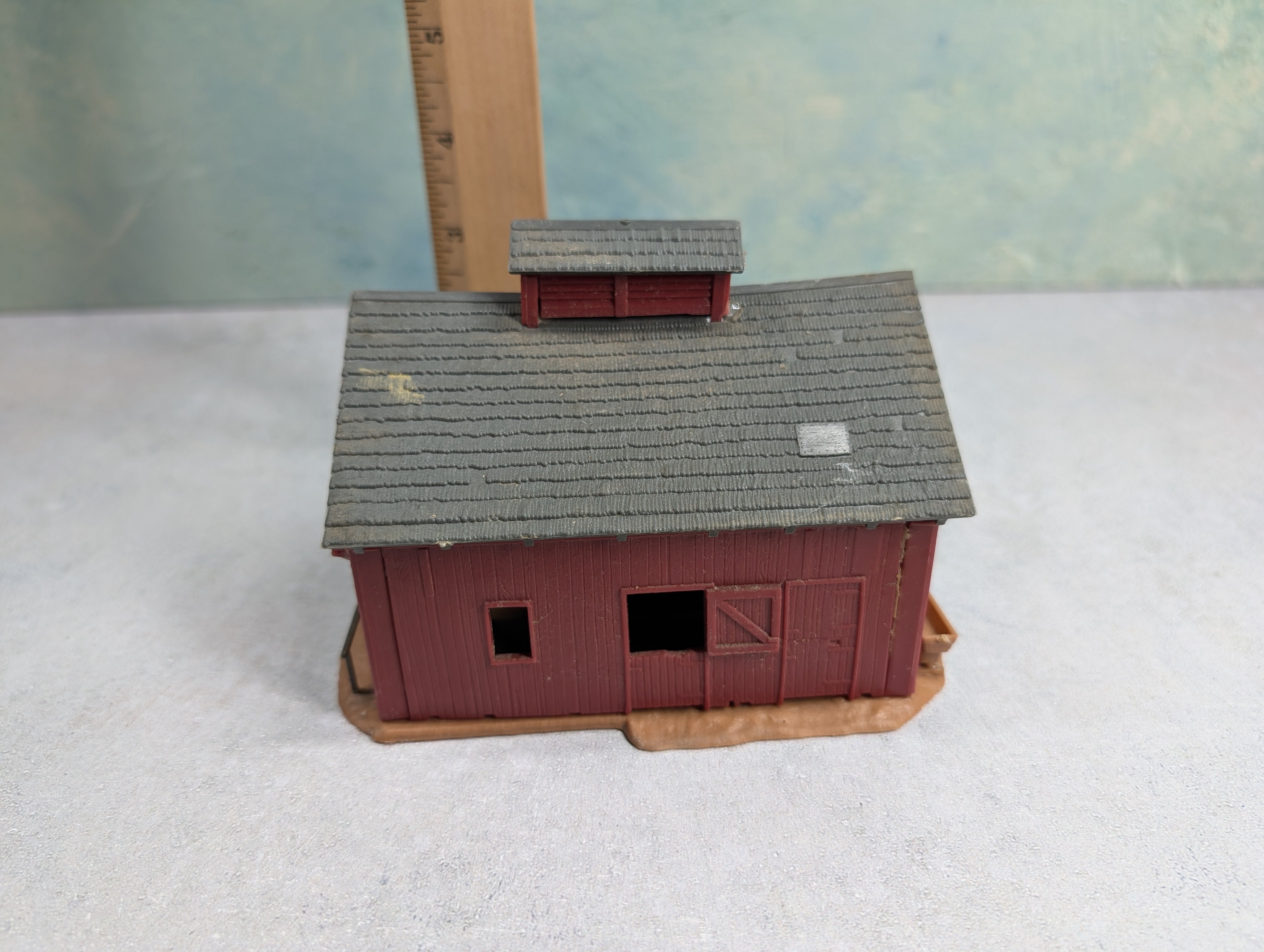 USED Revell HO Scale Red Barn