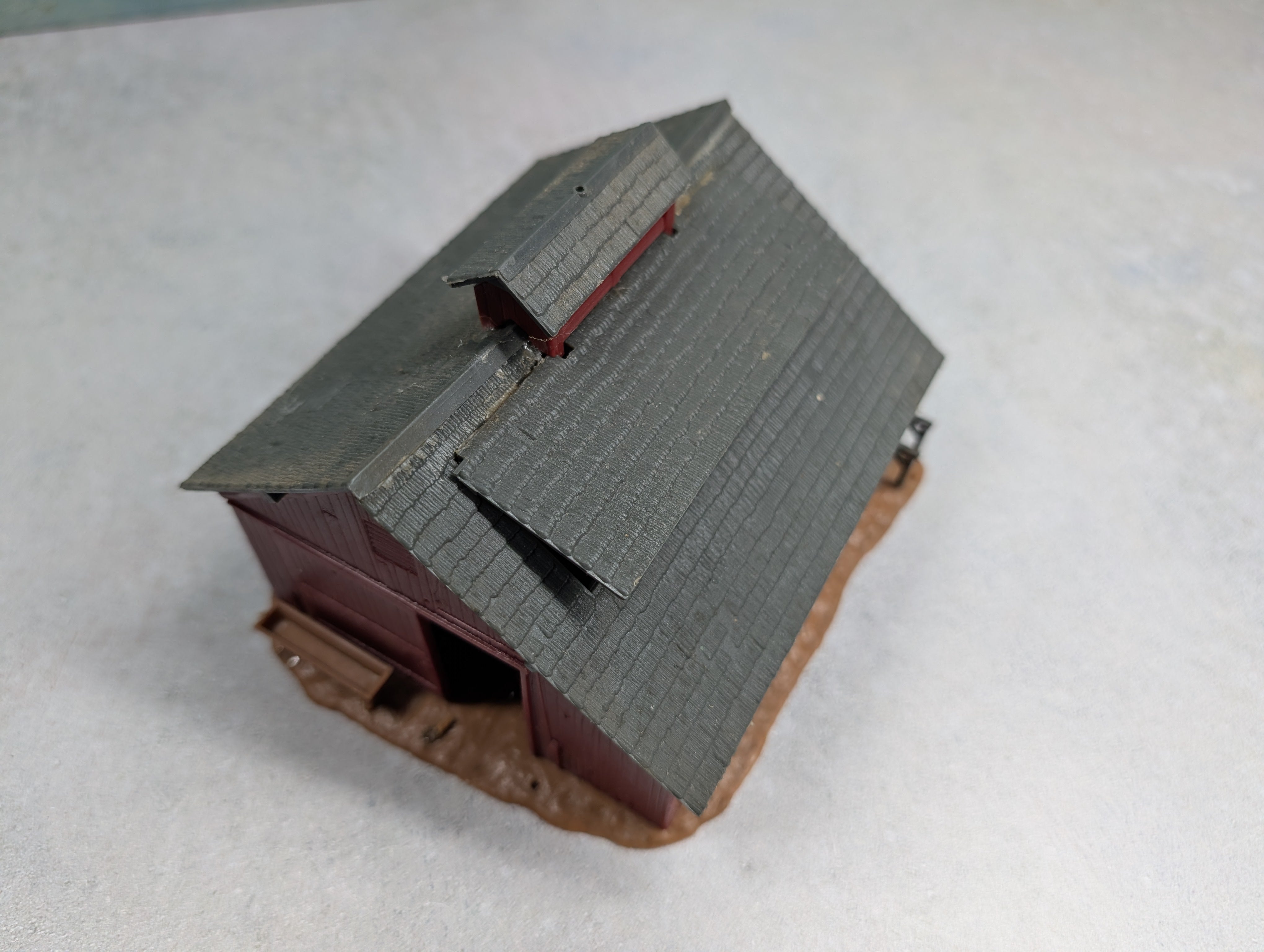 USED Revell HO Scale Red Barn