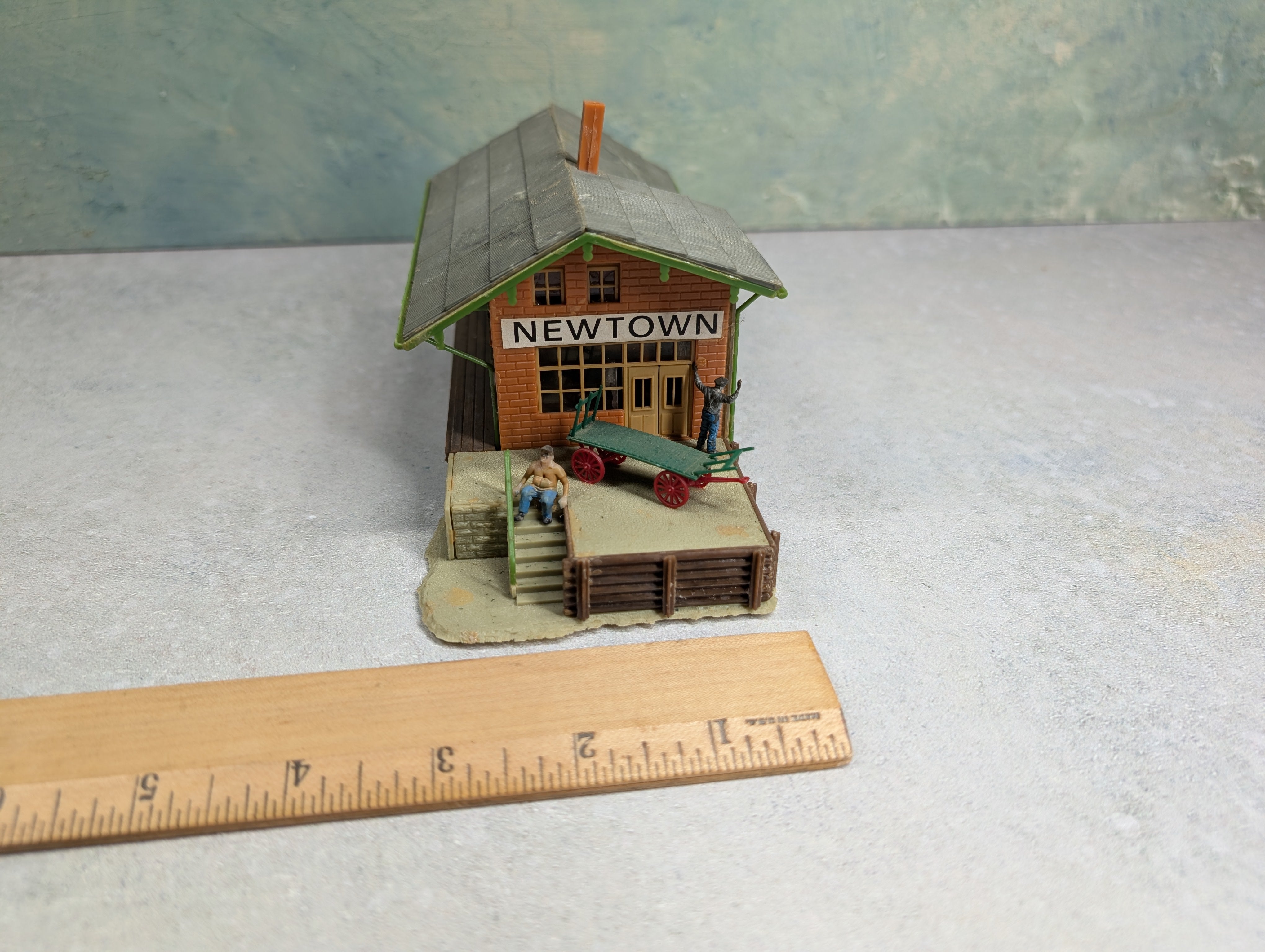 USED Faller HO Scale Newtown Freight Station, Building