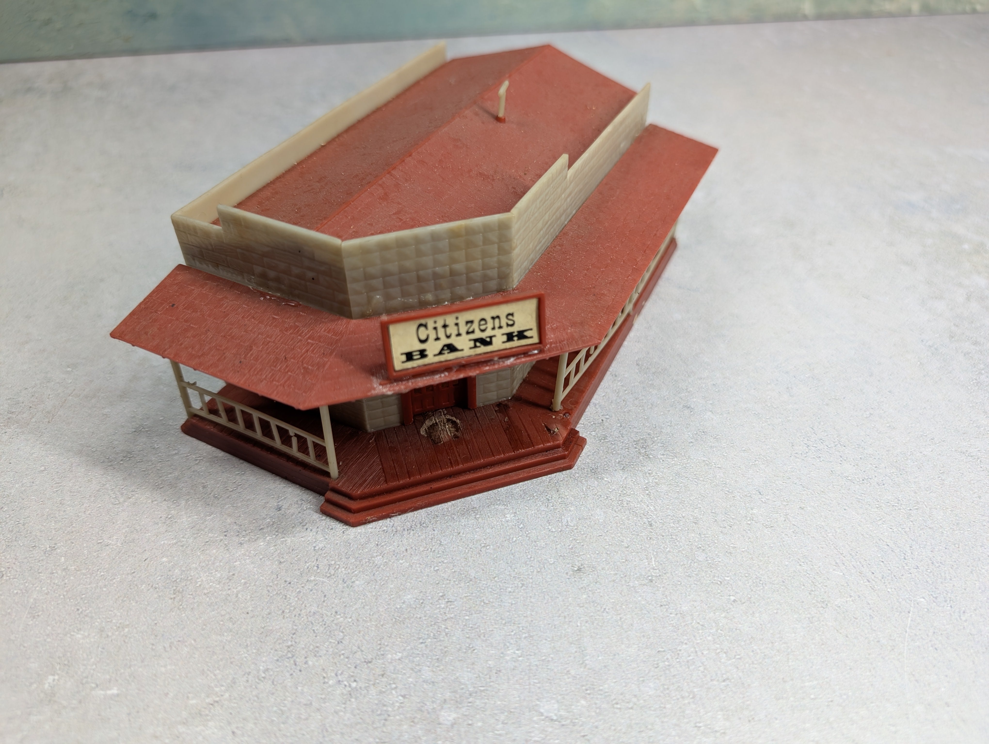 USED HO Scale Citizens Bank, Corner Store Front