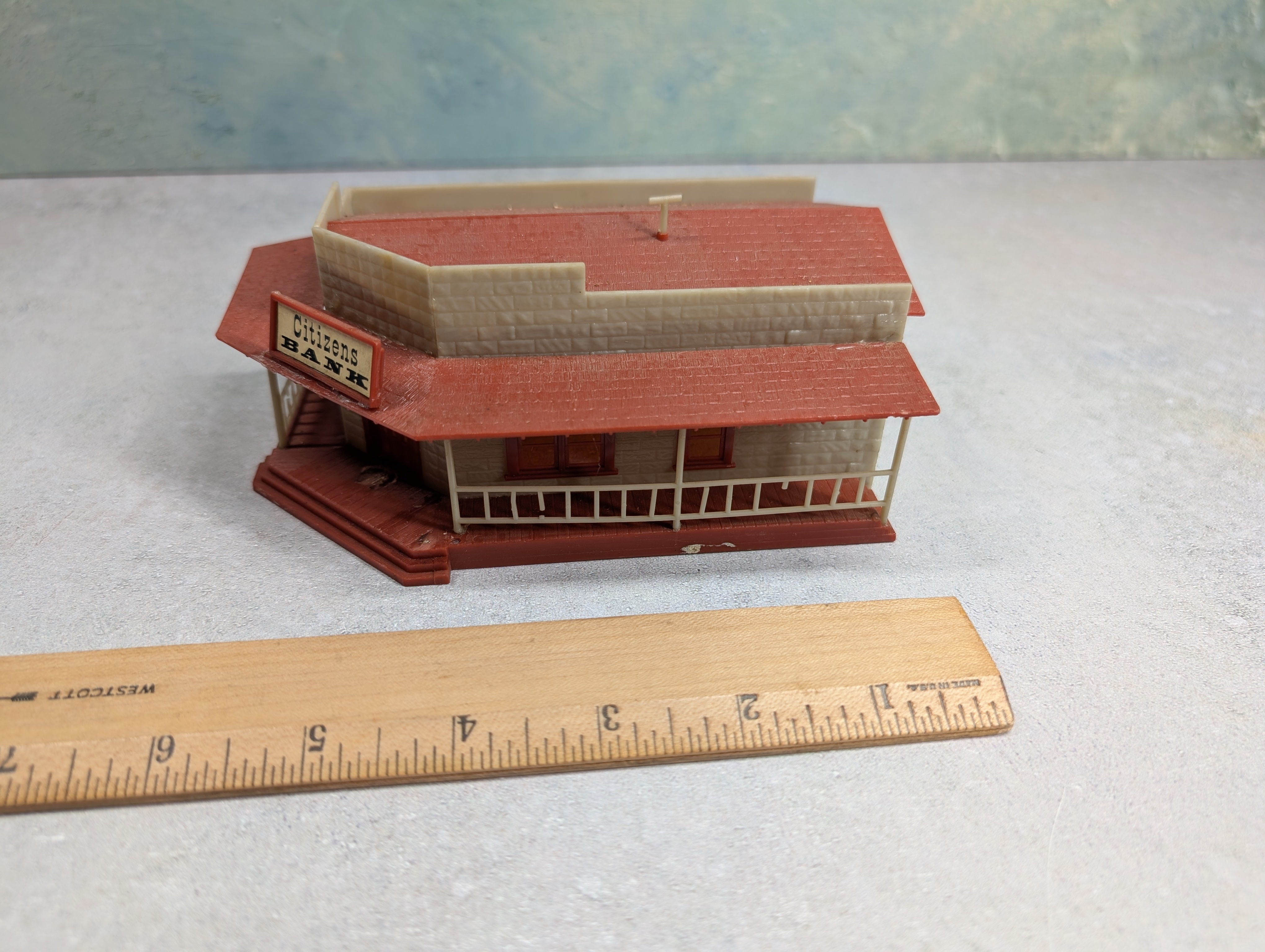USED HO Scale Citizens Bank, Corner Store Front