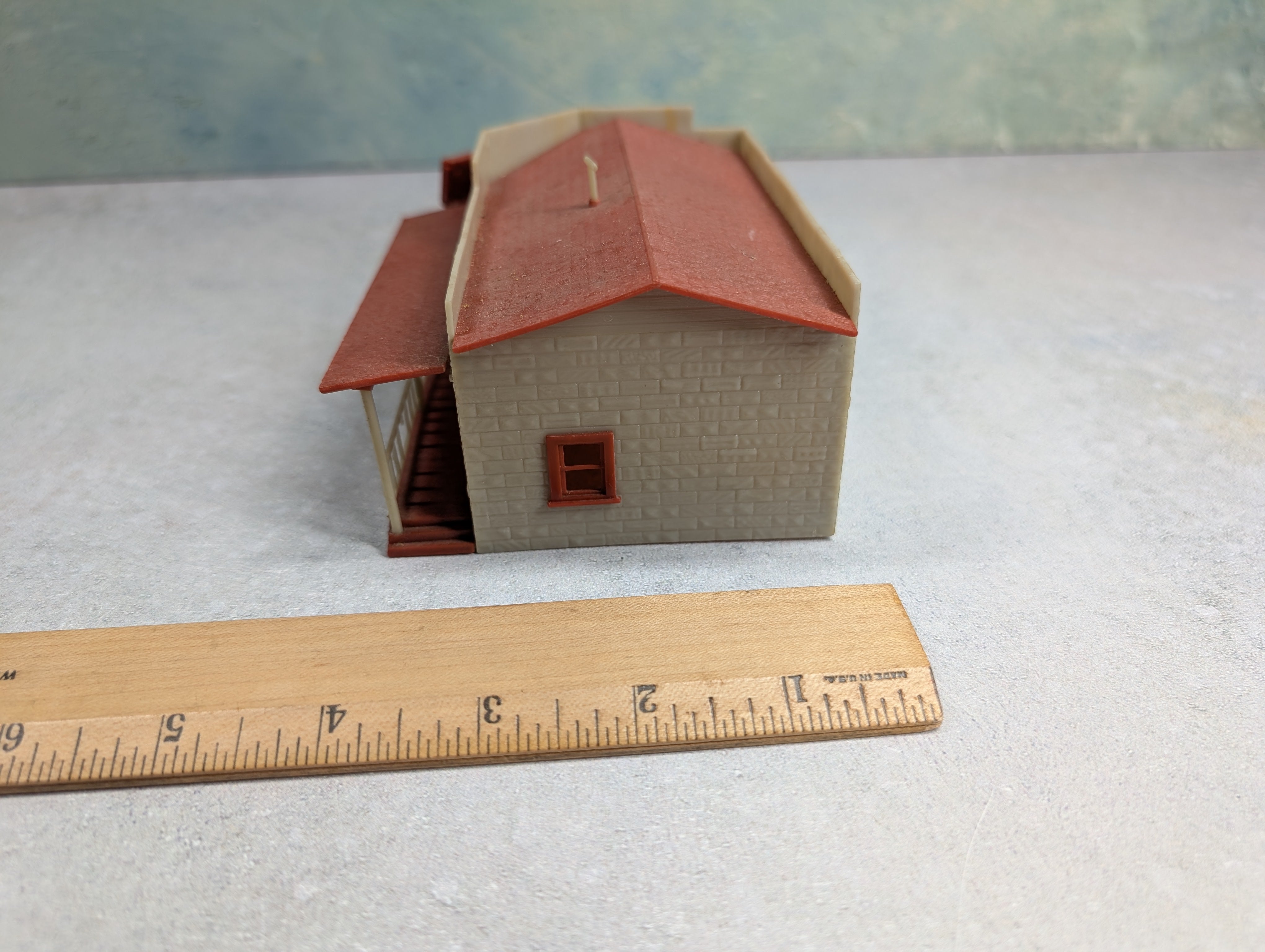 USED HO Scale Citizens Bank, Corner Store Front