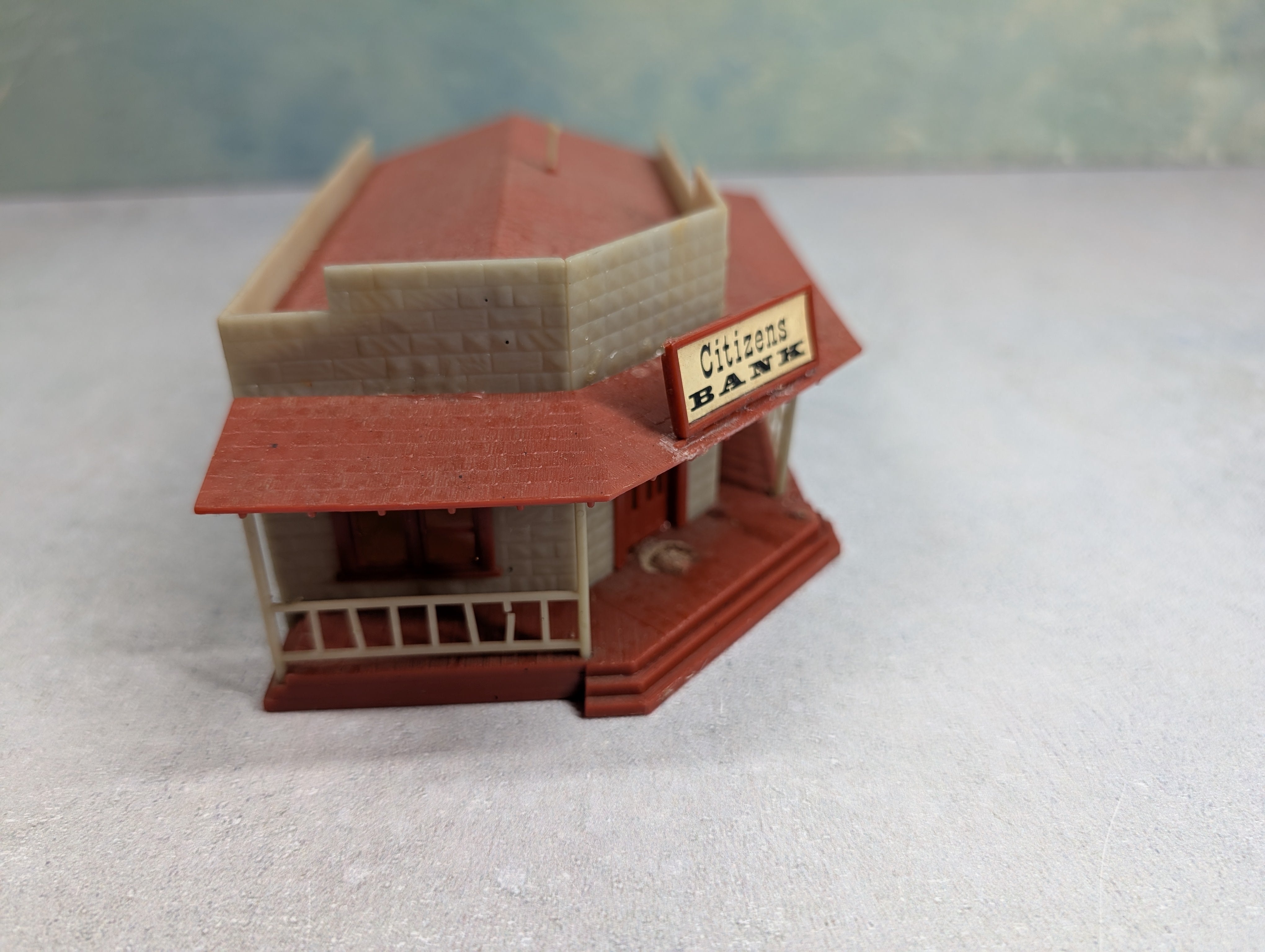 USED HO Scale Citizens Bank, Corner Store Front