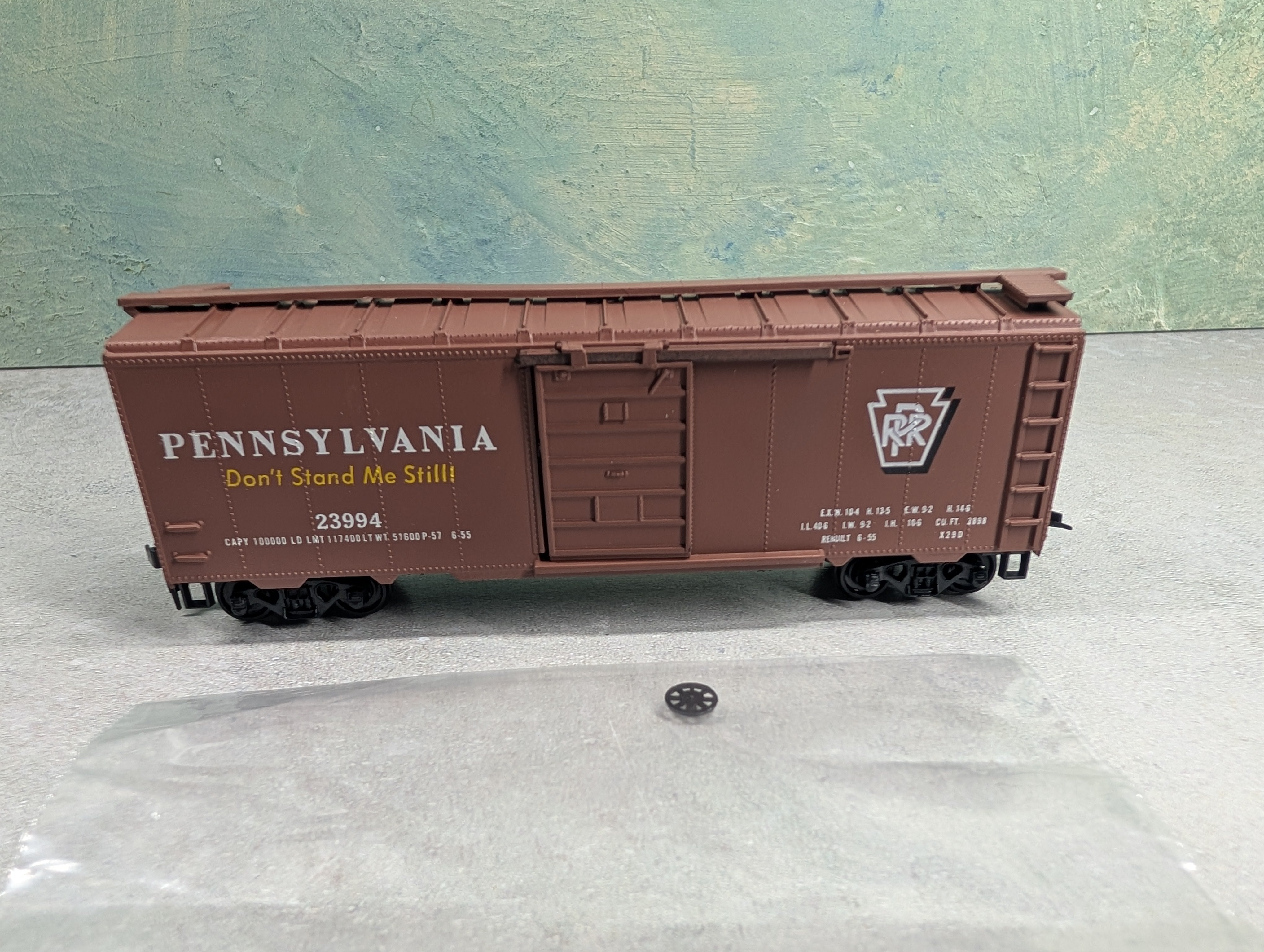 USED Roundhouse HO Scale 40' Box Car Pennsylvania #23994
