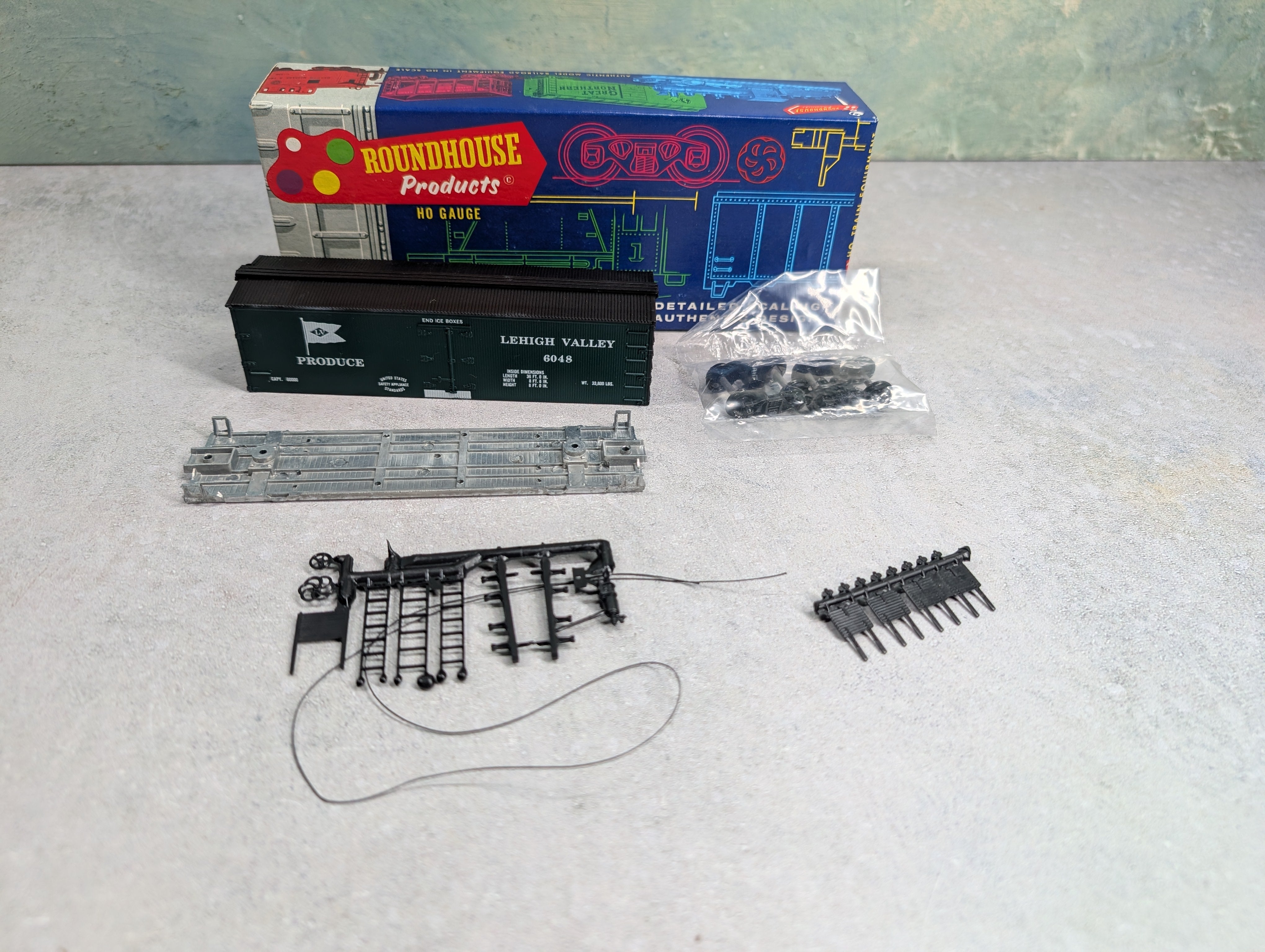 USED Roundhouse 3169 HO Scale Old Time Reefer Car Lehigh Valley #6048 Produce KIT