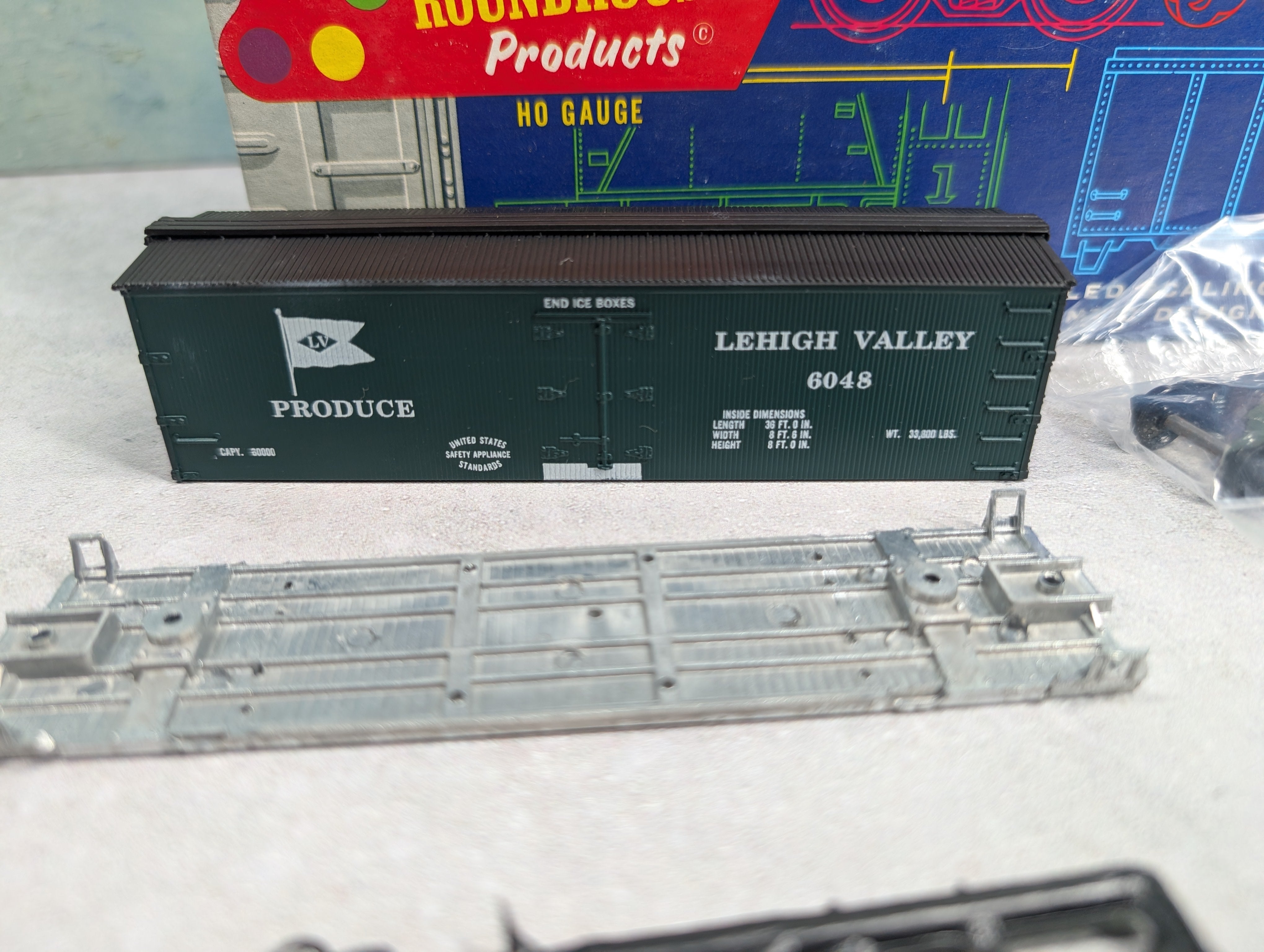 USED Roundhouse 3169 HO Scale Old Time Reefer Car Lehigh Valley #6048 Produce KIT