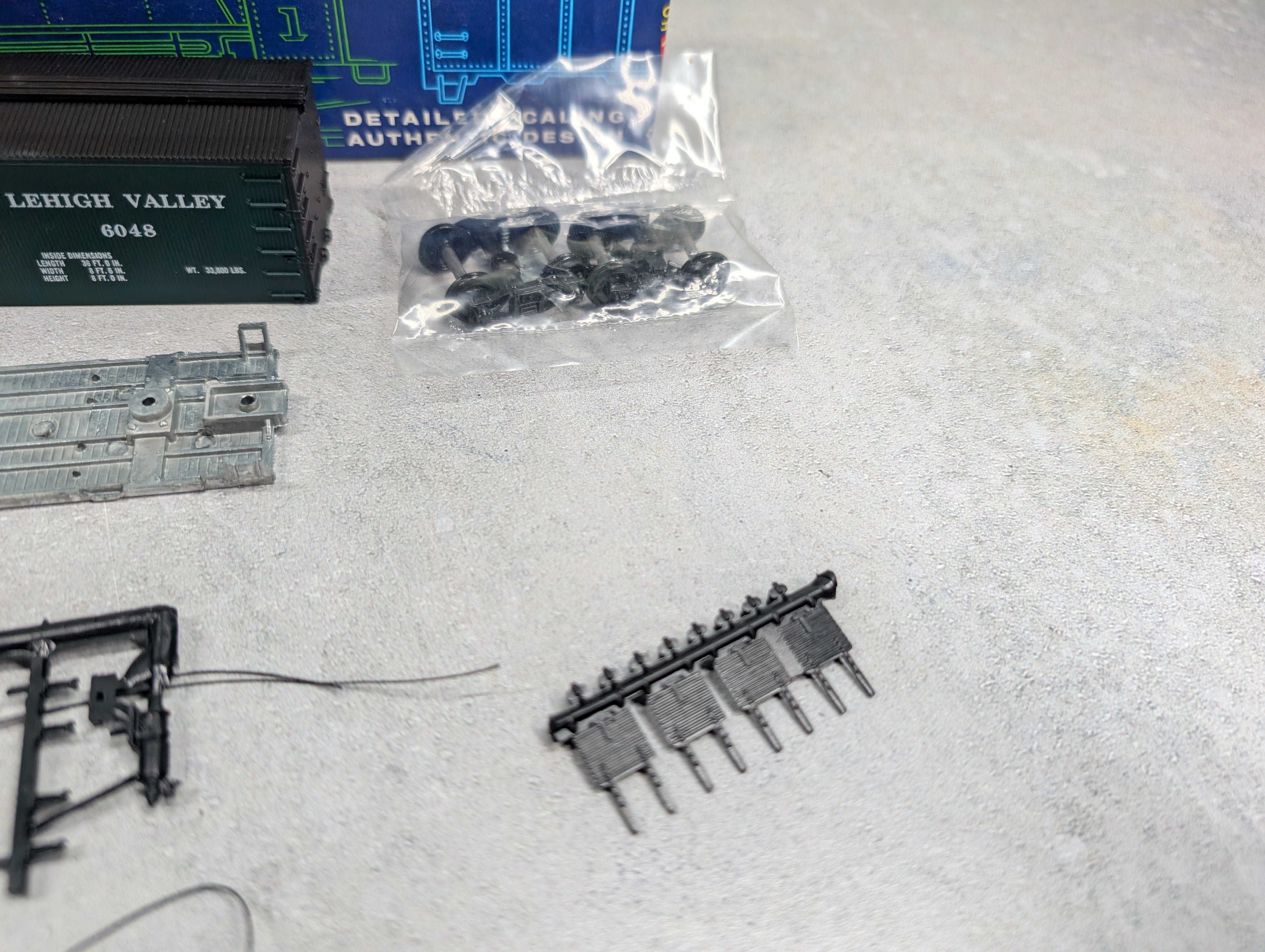 USED Roundhouse 3169 HO Scale Old Time Reefer Car Lehigh Valley #6048 Produce KIT