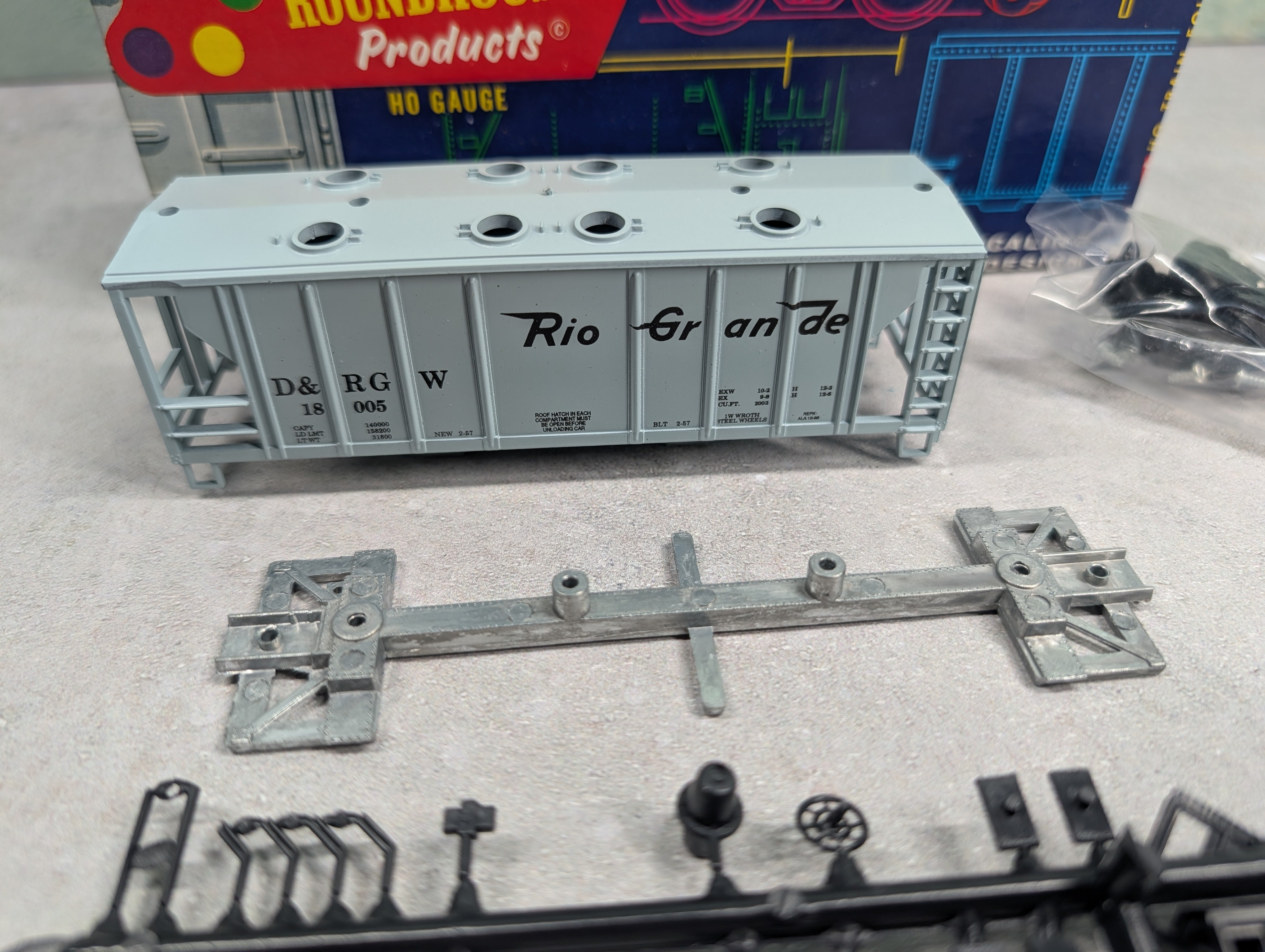USED Roundhouse 3233 HO Scale Covered Hopper Rio Grande D&RGW #18005 KIT