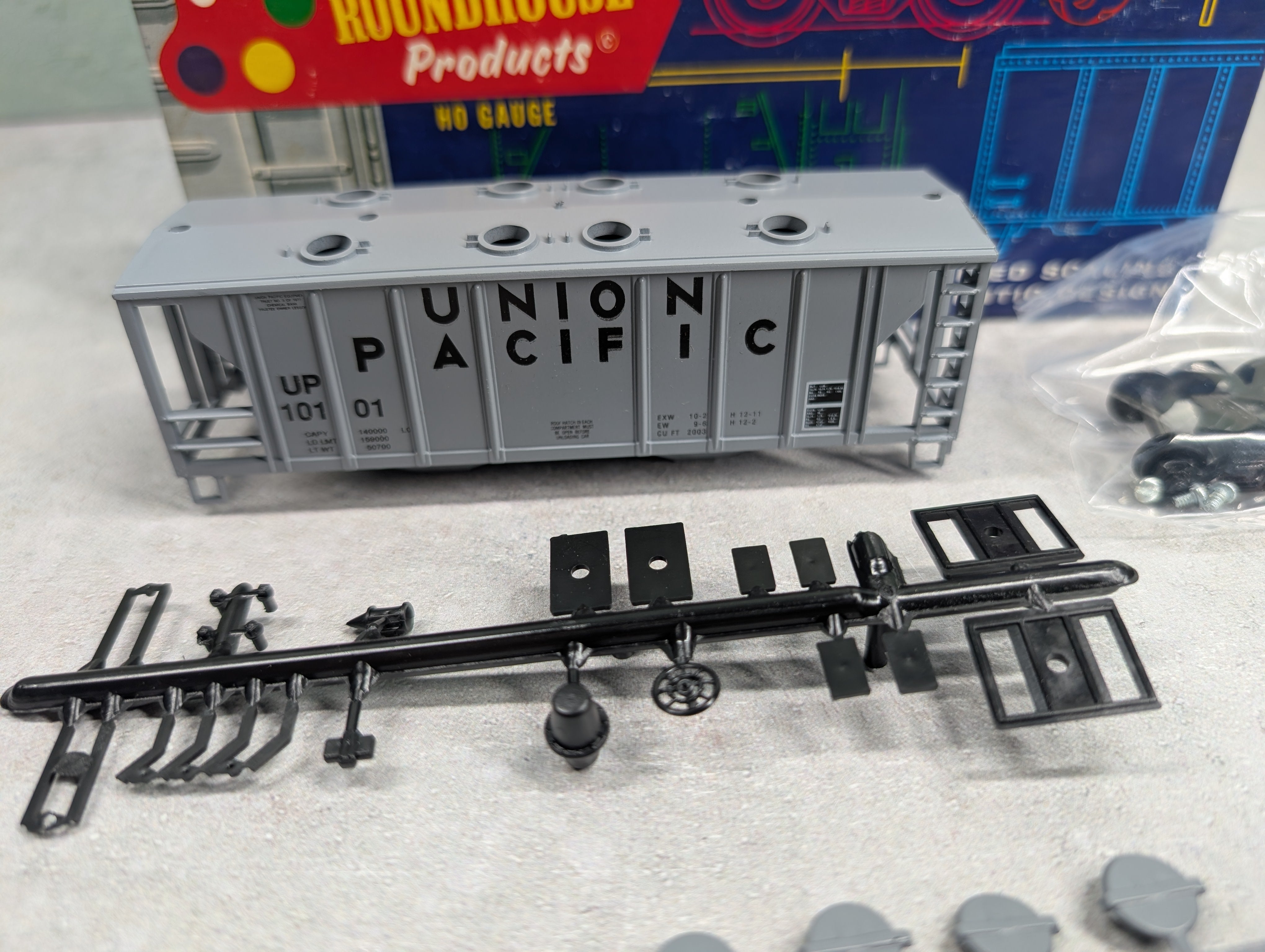 USED Roundhouse 1432 HO Scale Covered Hopper Union Pacific UP #10101 KIT