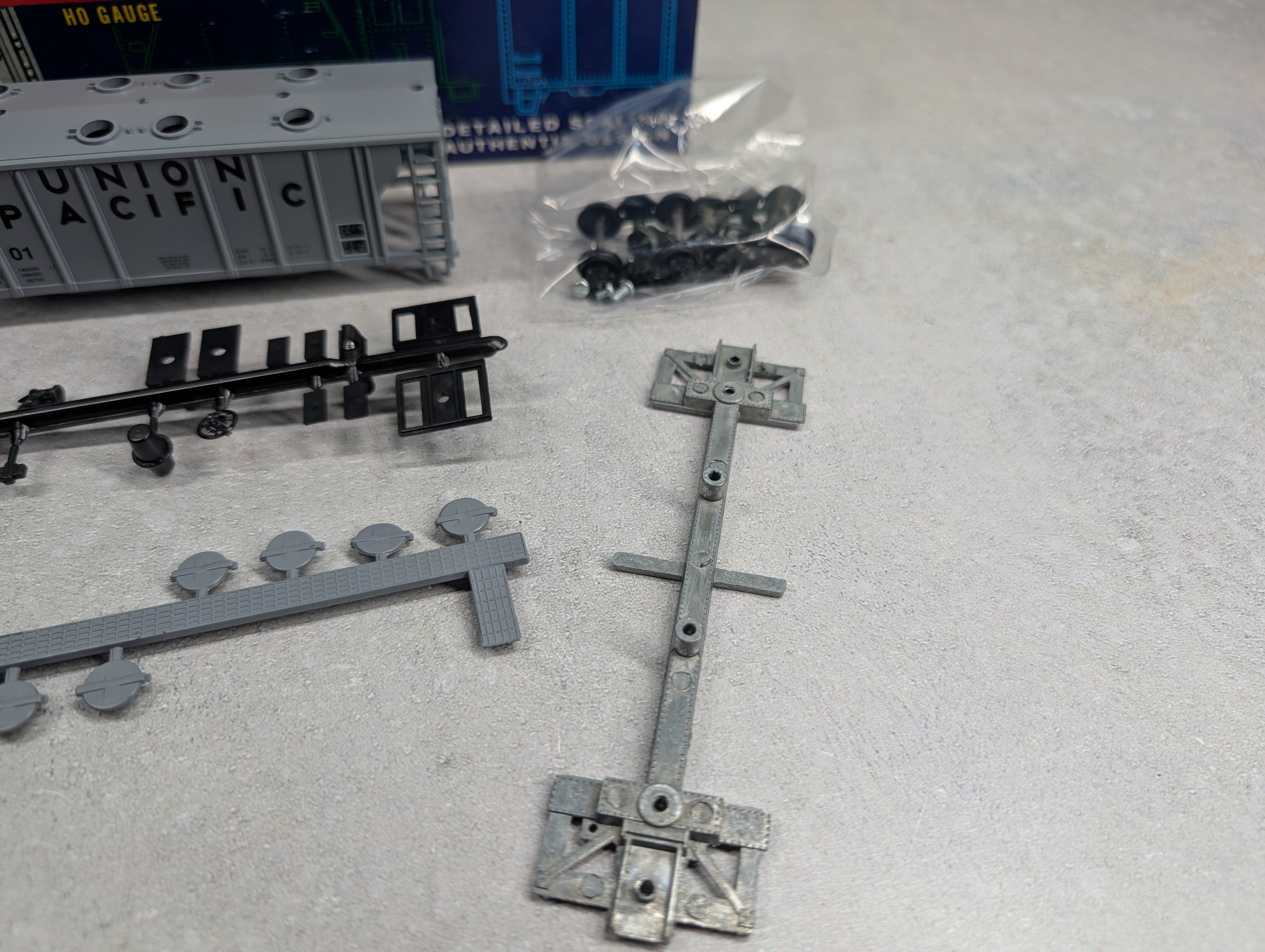 USED Roundhouse 1432 HO Scale Covered Hopper Union Pacific UP #10101 KIT