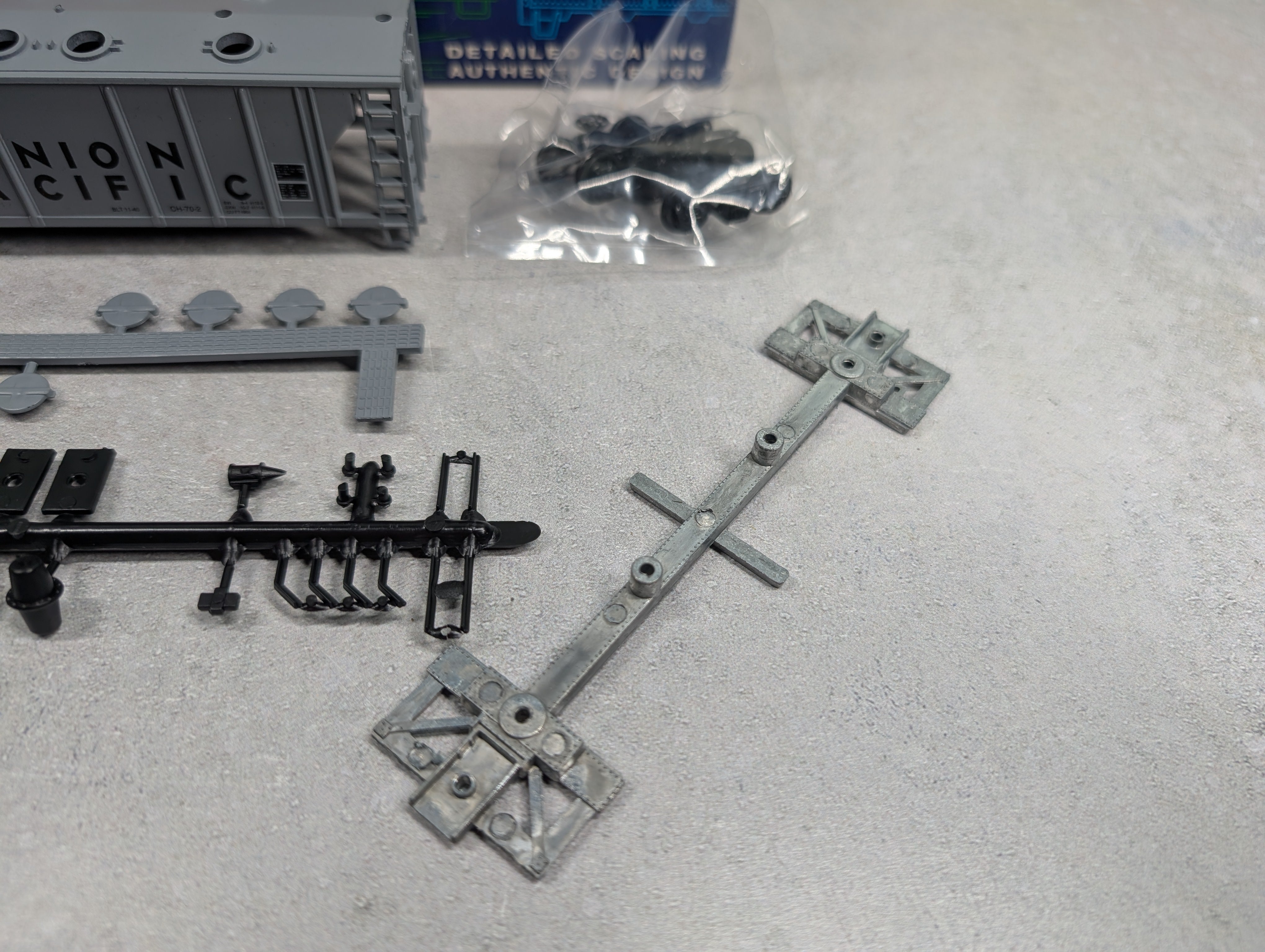 USED Roundhouse 3223 HO Scale Covered Hopper Union Pacific UP #10490 KIT