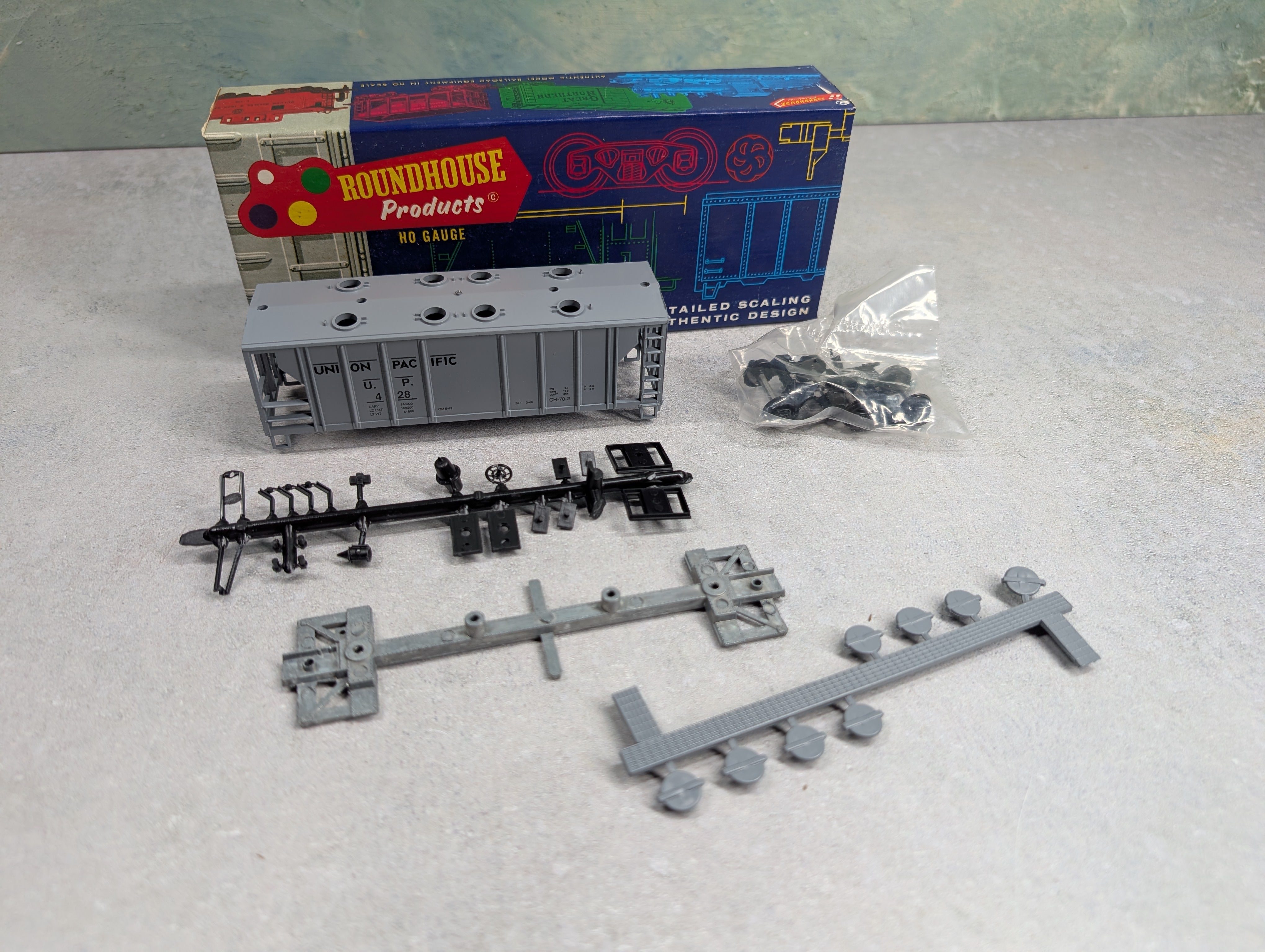 USED Roundhouse 3222 HO Scale Covered Hopper Union Pacific UP #428 KIT