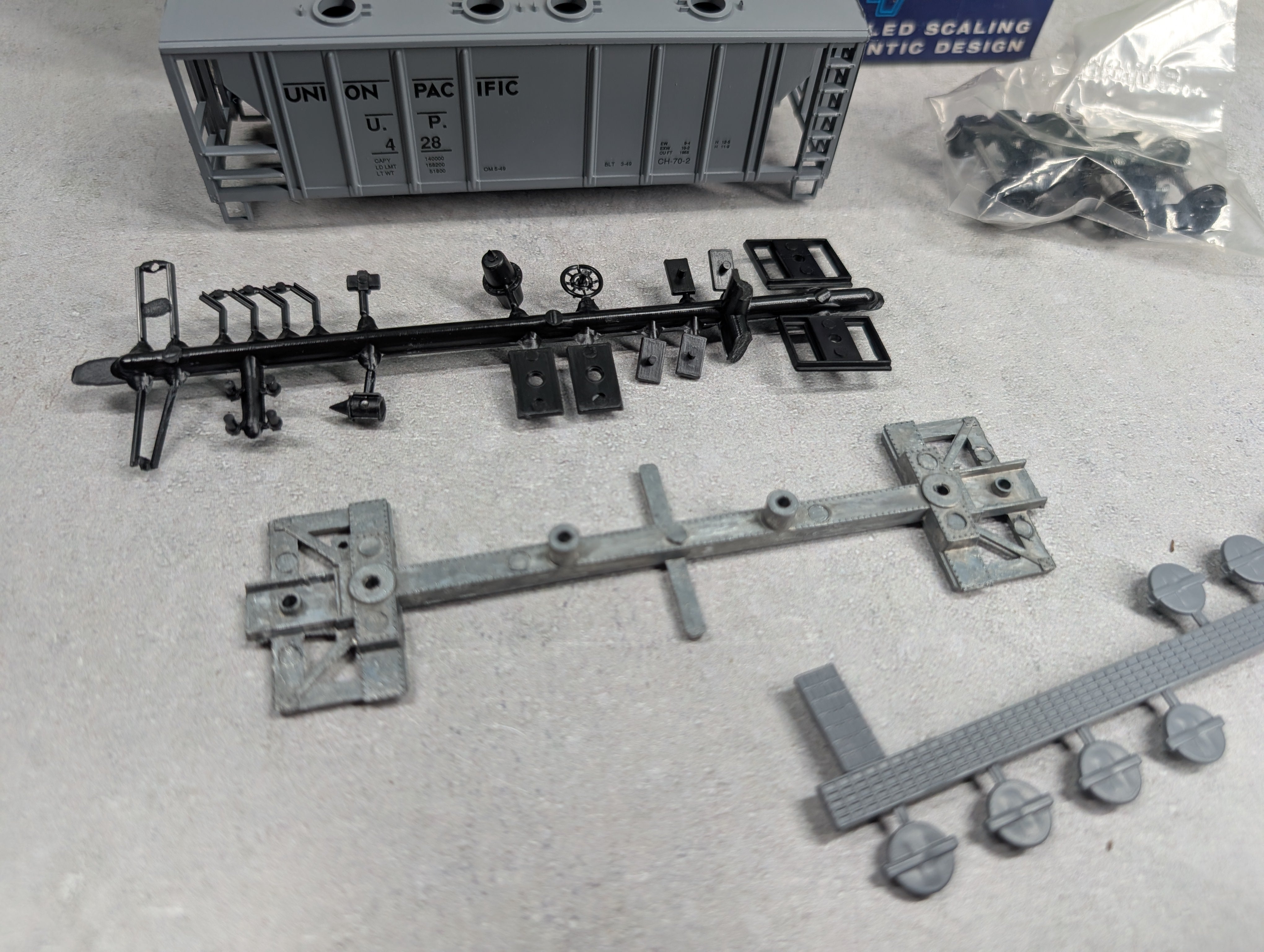 USED Roundhouse 3222 HO Scale Covered Hopper Union Pacific UP #428 KIT