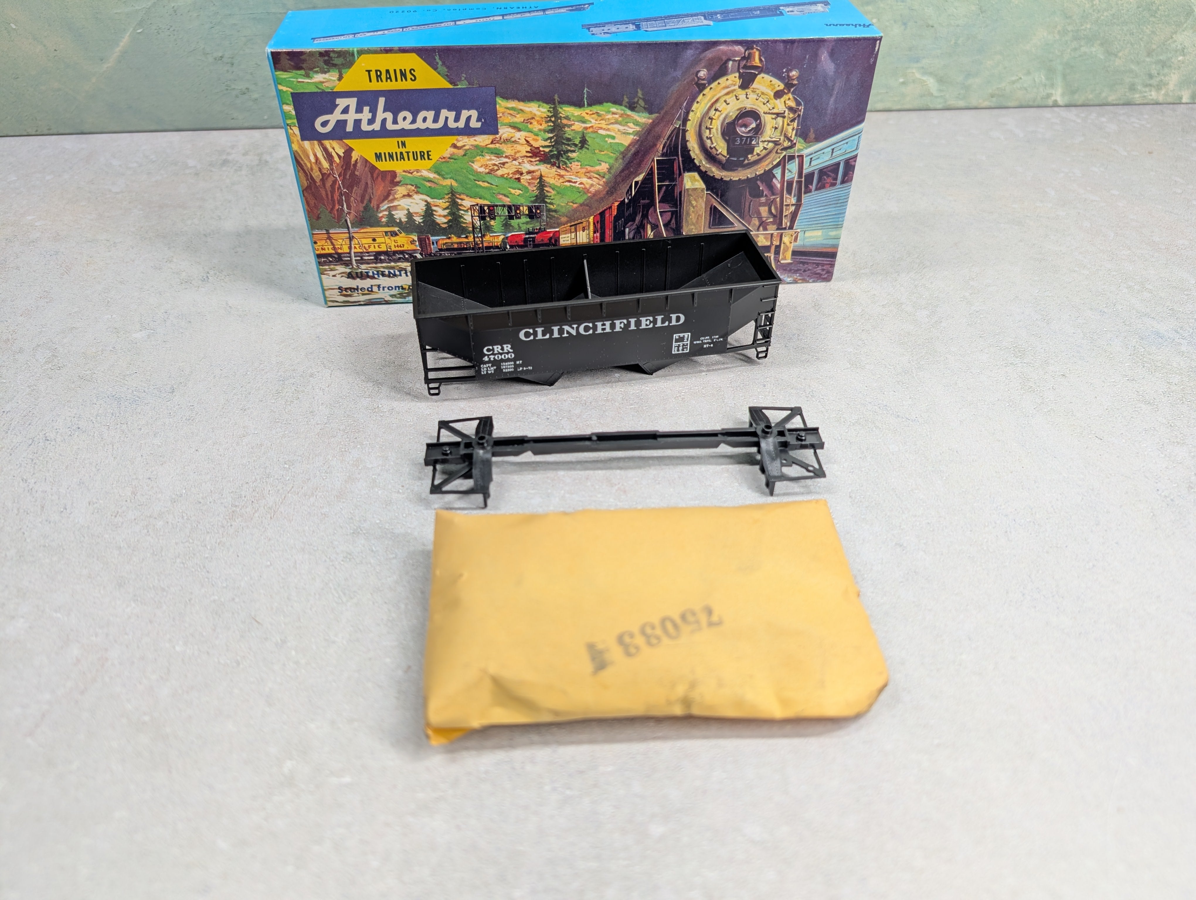 USED Athearn 1375 HO Scale 2-Bay Flat-End Hopper Clinchfield CRR #47000 Bev-Bel KIT
