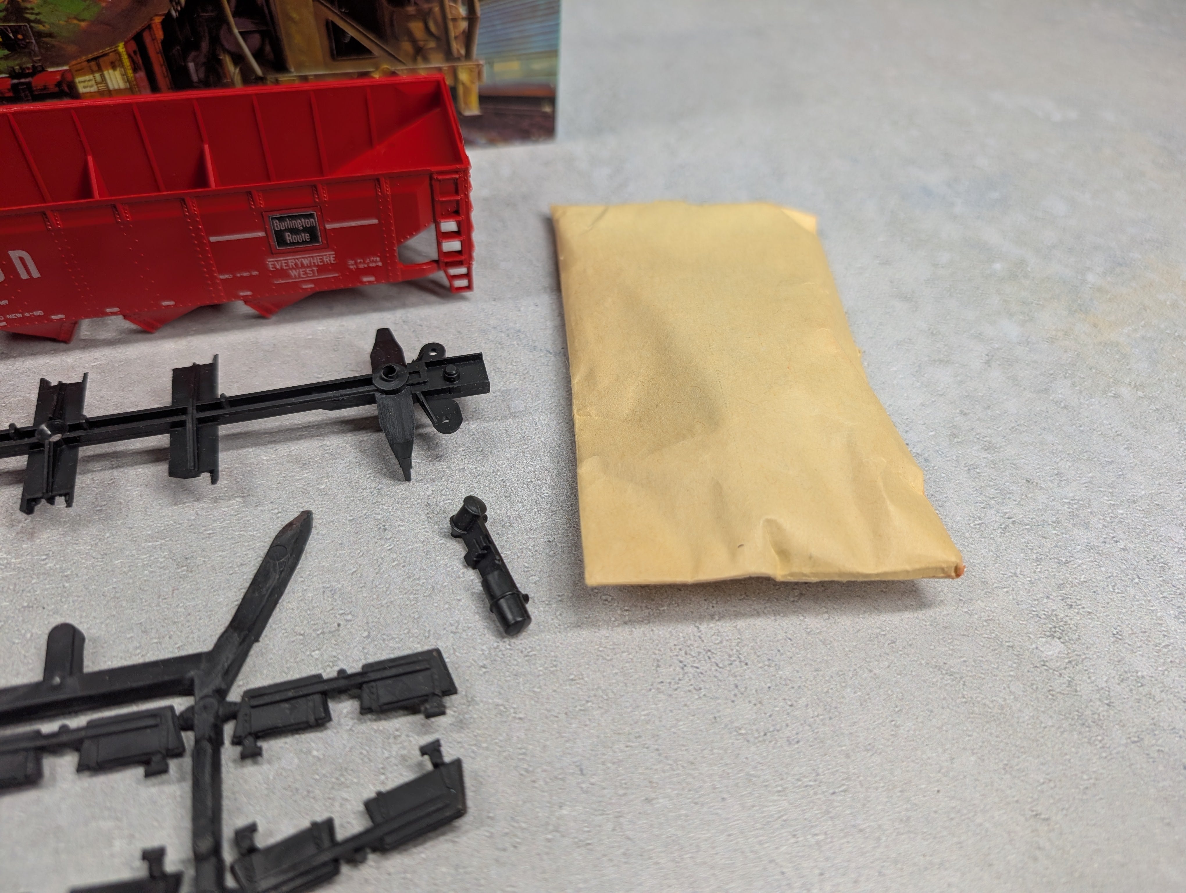 USED Athearn HO Scale Operating 4 Bay Hopper Burlington CB&Q #172700 KIT